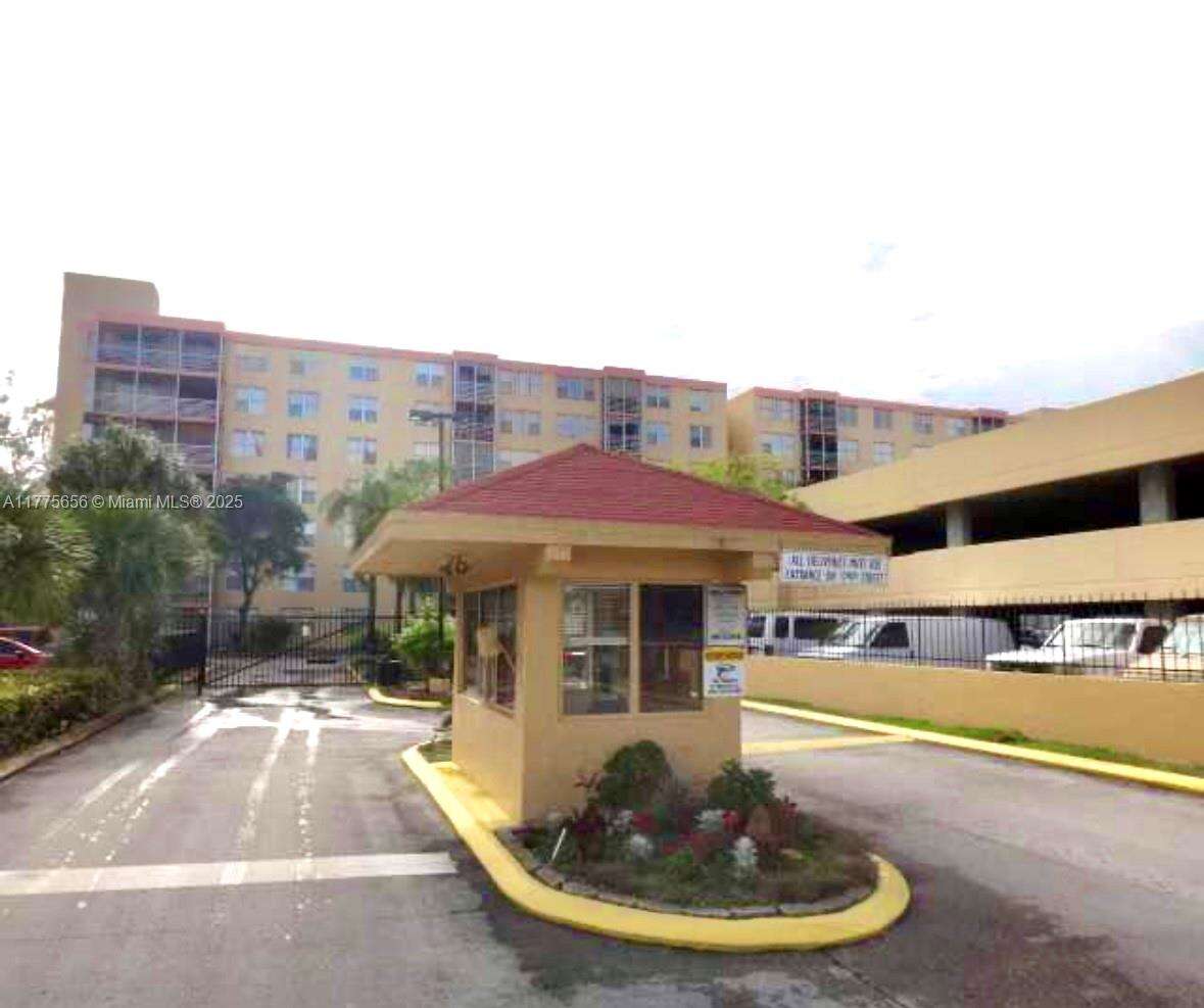 Greynolds Park Condos for Sale & Rent | Picture 1