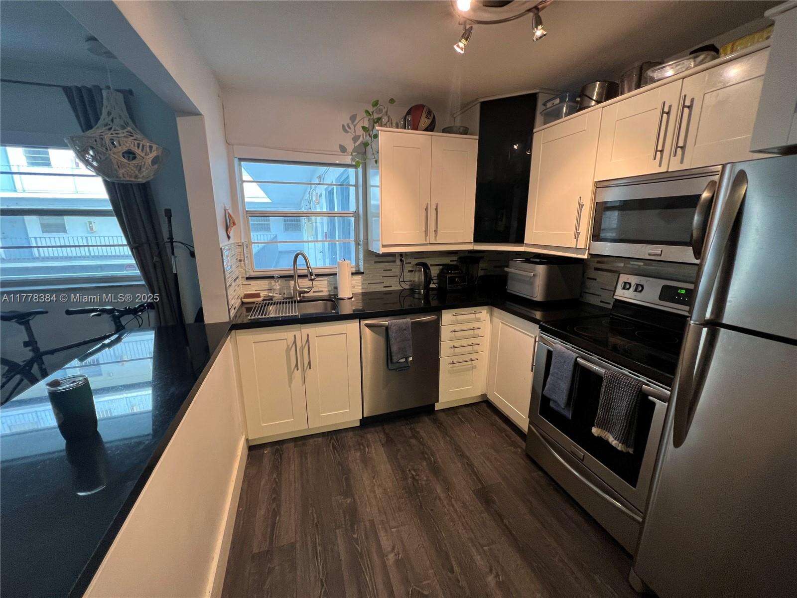 Meridian Plaza Condos for Sale & Rent | Picture 1