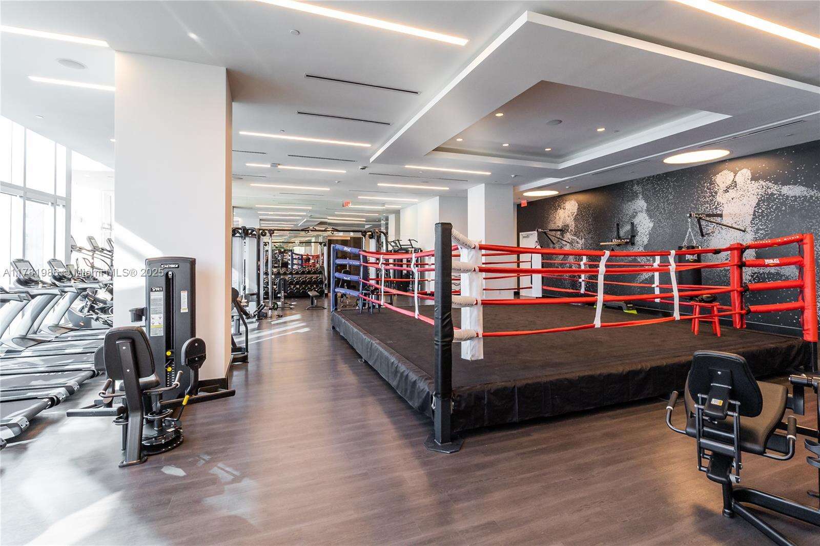 Paramount Miami Worldcenter at 851 1 Ave, Miami, FL 33132 - For Sale photo 16
