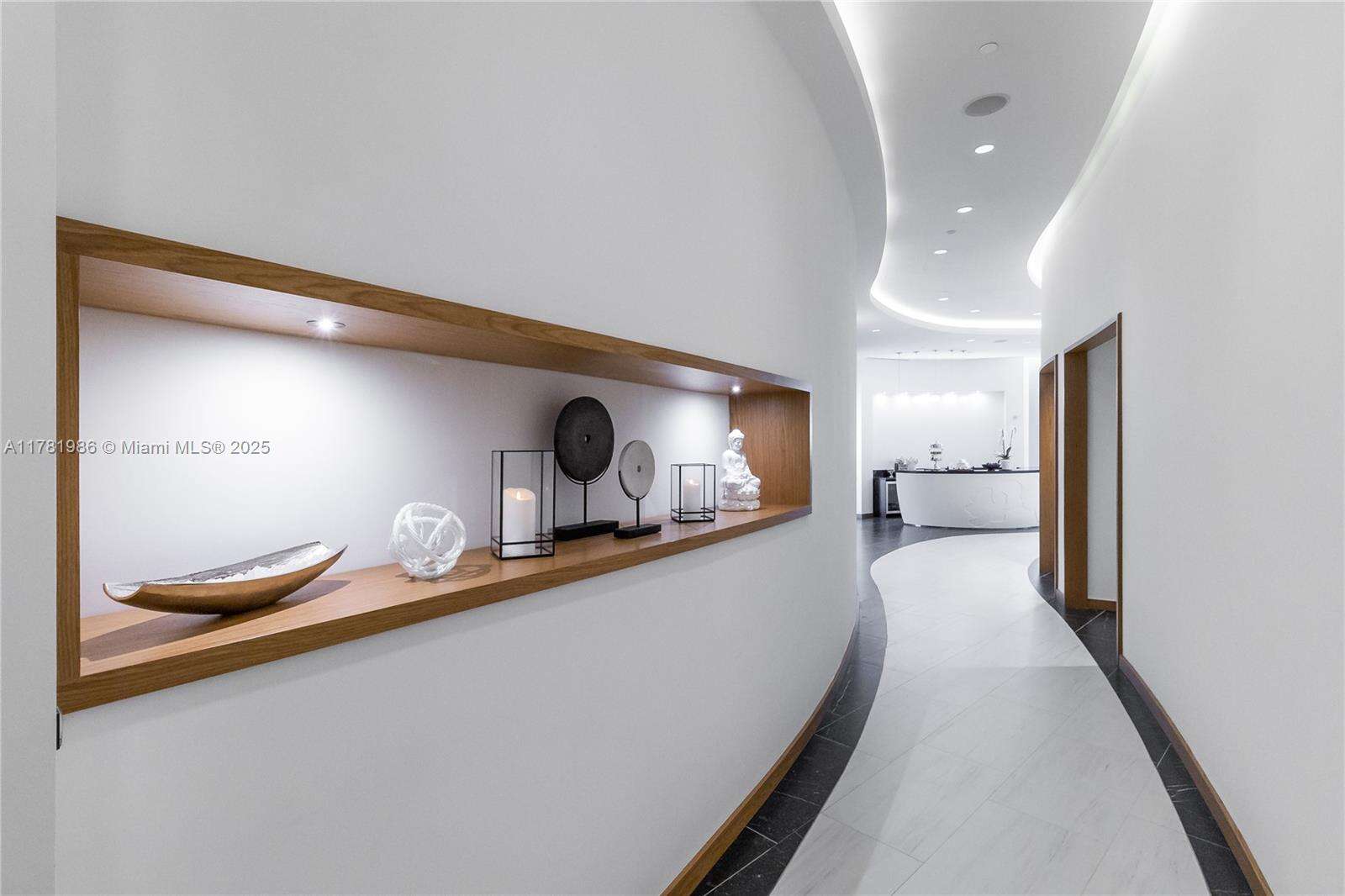 Paramount Miami Worldcenter at 851 1 Ave, Miami, FL 33132 - For Sale photo 19