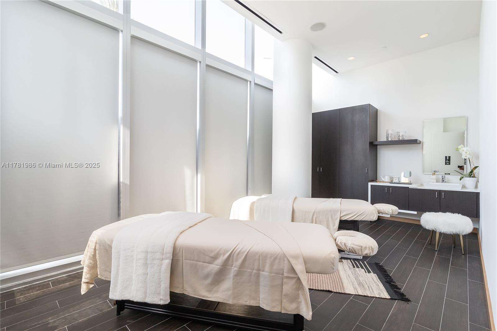 Paramount Miami Worldcenter at 851 1 Ave, Miami, FL 33132 - For Sale photo 20