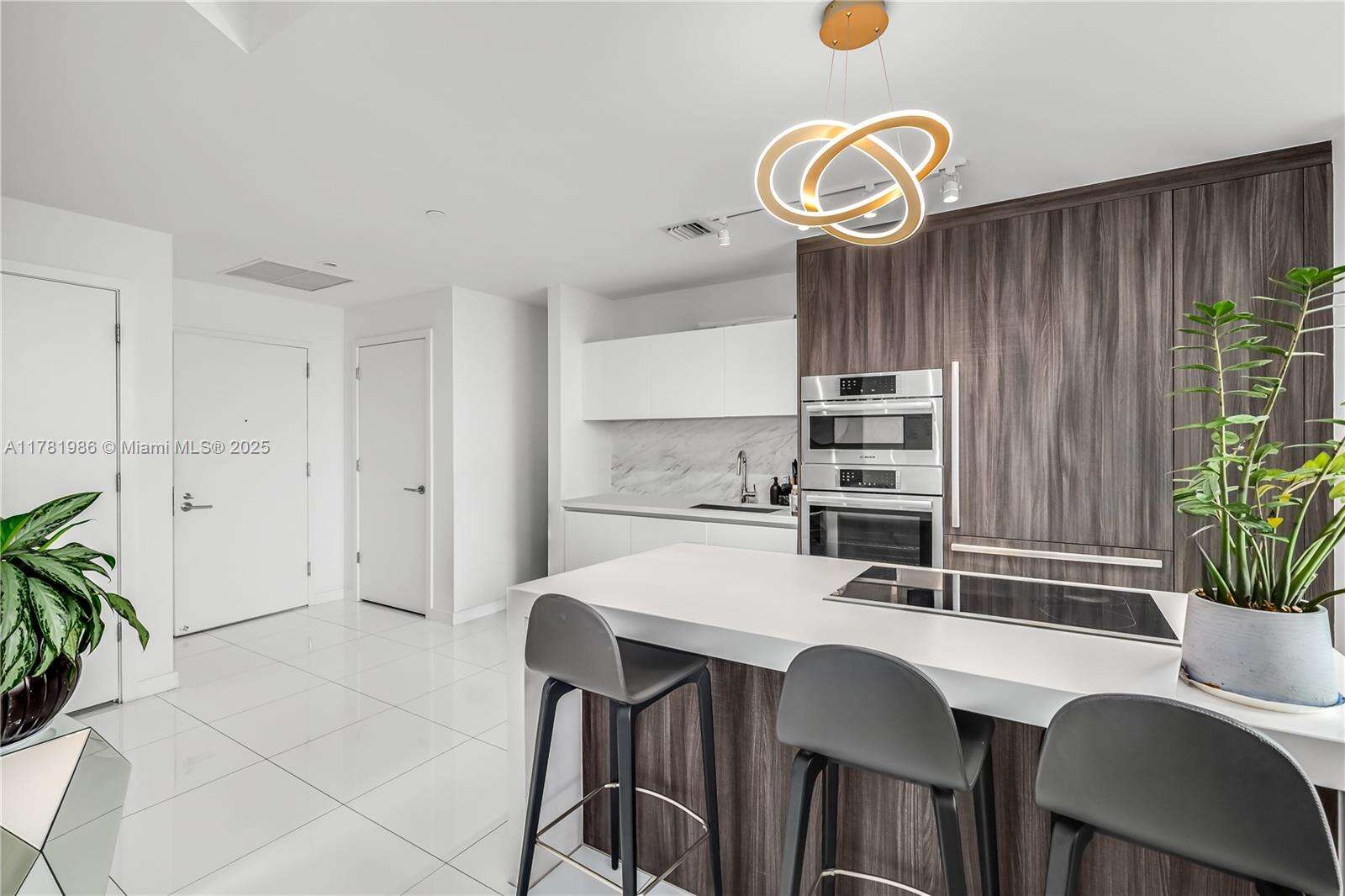 Paramount Miami Worldcenter at 851 1 Ave, Miami, FL 33132 - For Sale photo 3