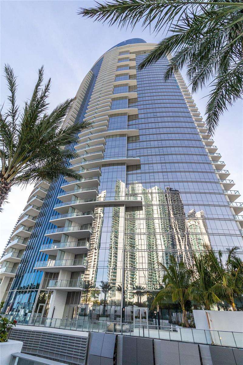 Paramount Miami Worldcenter at 851 1 Ave, Miami, FL 33132 - For Sale photo 26
