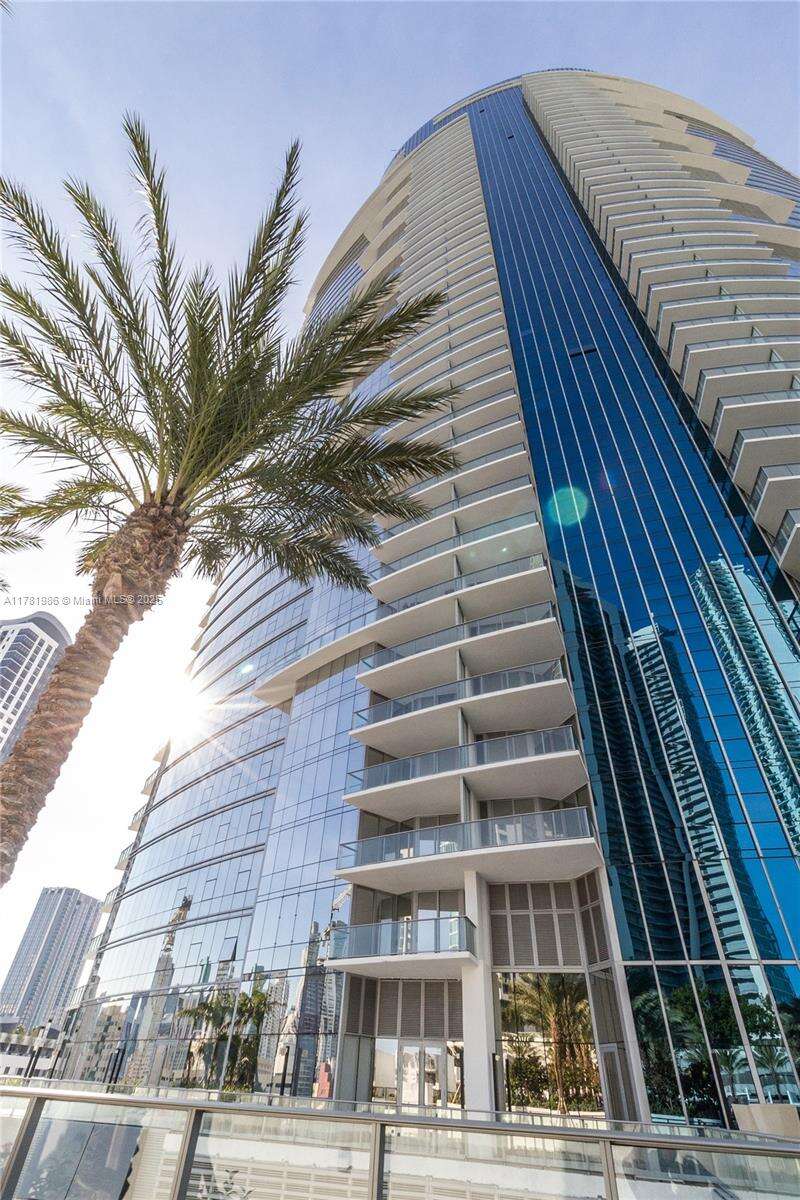 Paramount Miami Worldcenter at 851 1 Ave, Miami, FL 33132 - For Sale photo 28