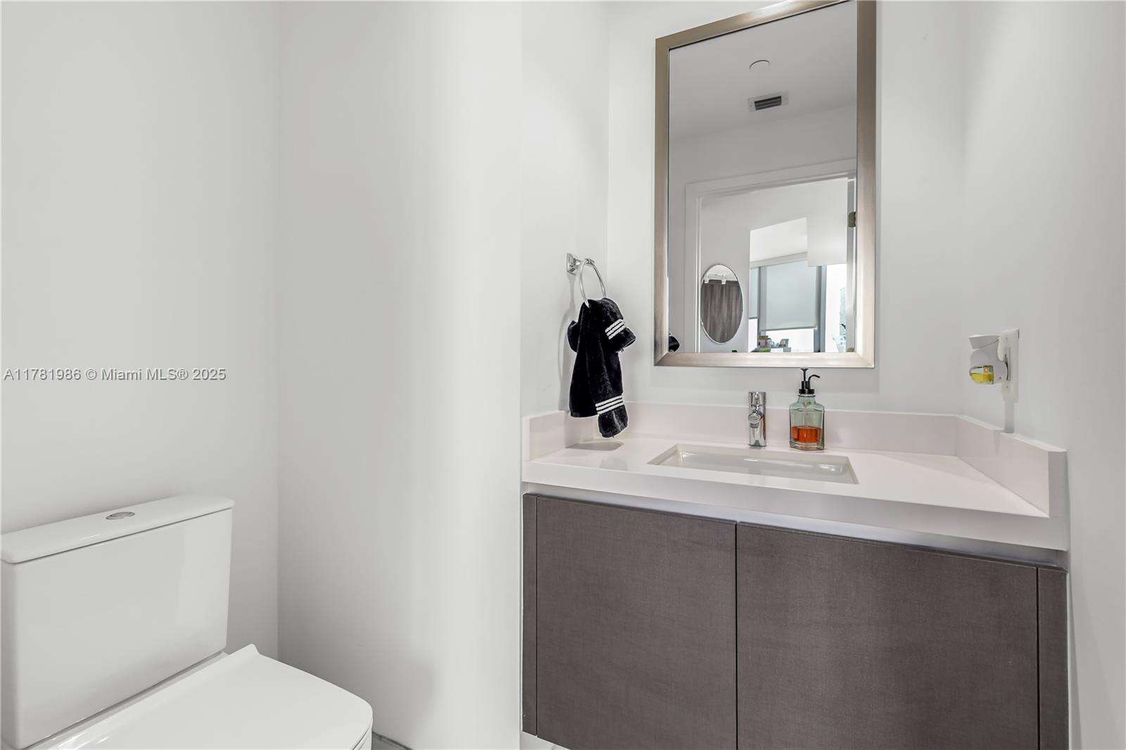Paramount Miami Worldcenter at 851 1 Ave, Miami, FL 33132 - For Sale photo 4