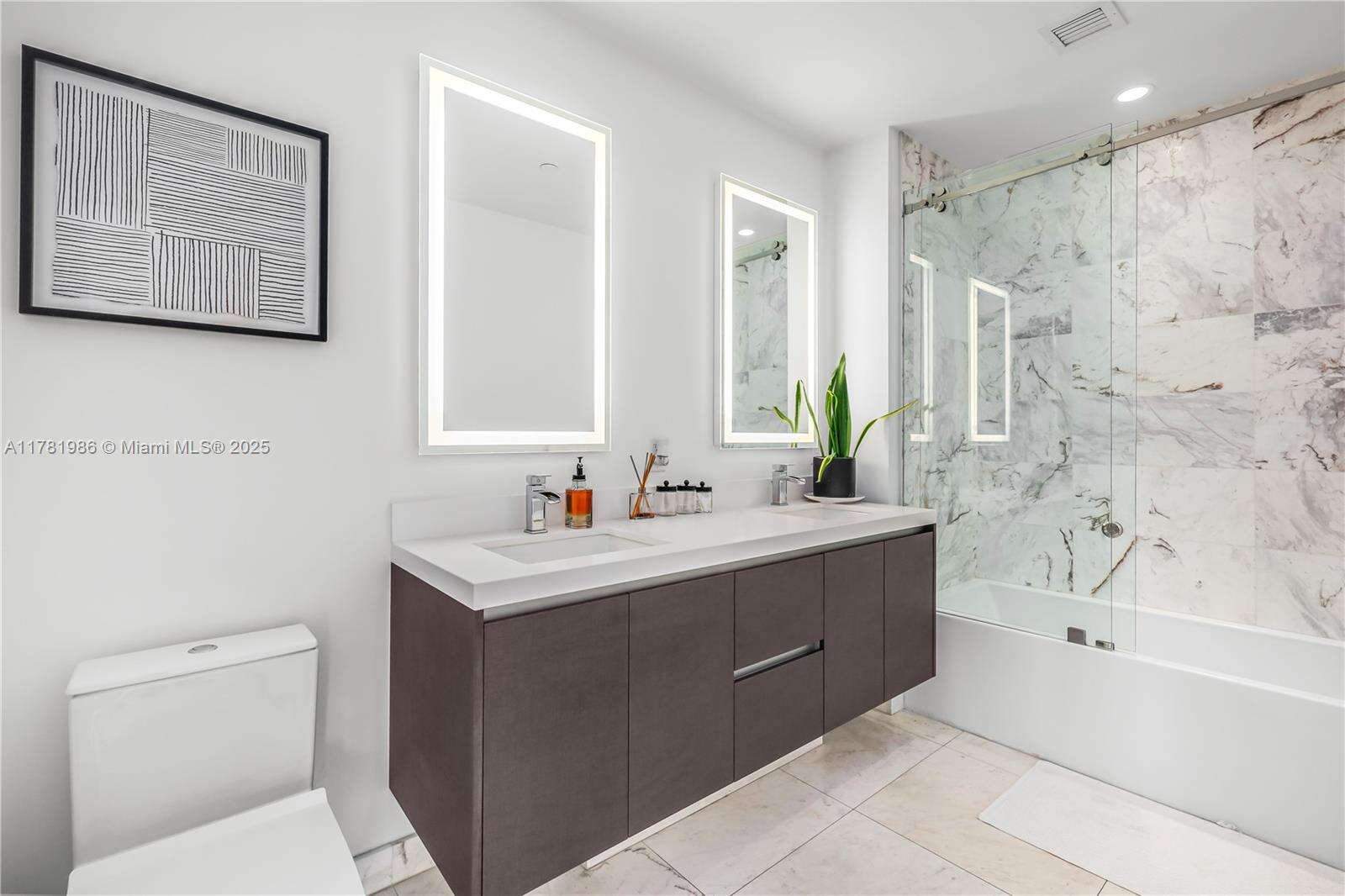 Paramount Miami Worldcenter at 851 1 Ave, Miami, FL 33132 - For Sale photo 7