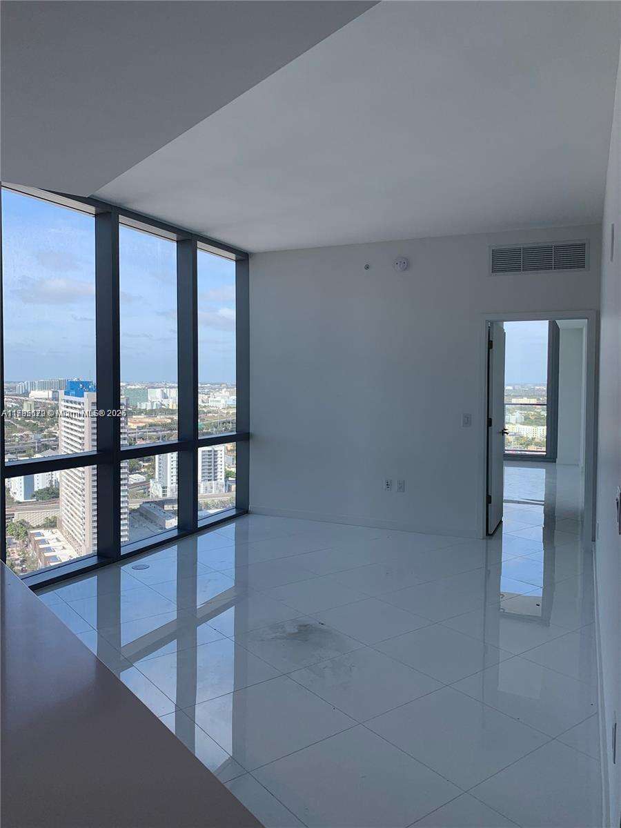 Paramount Miami Worldcenter at 851 1 Ave, Miami, FL 33132 - For Sale photo 11