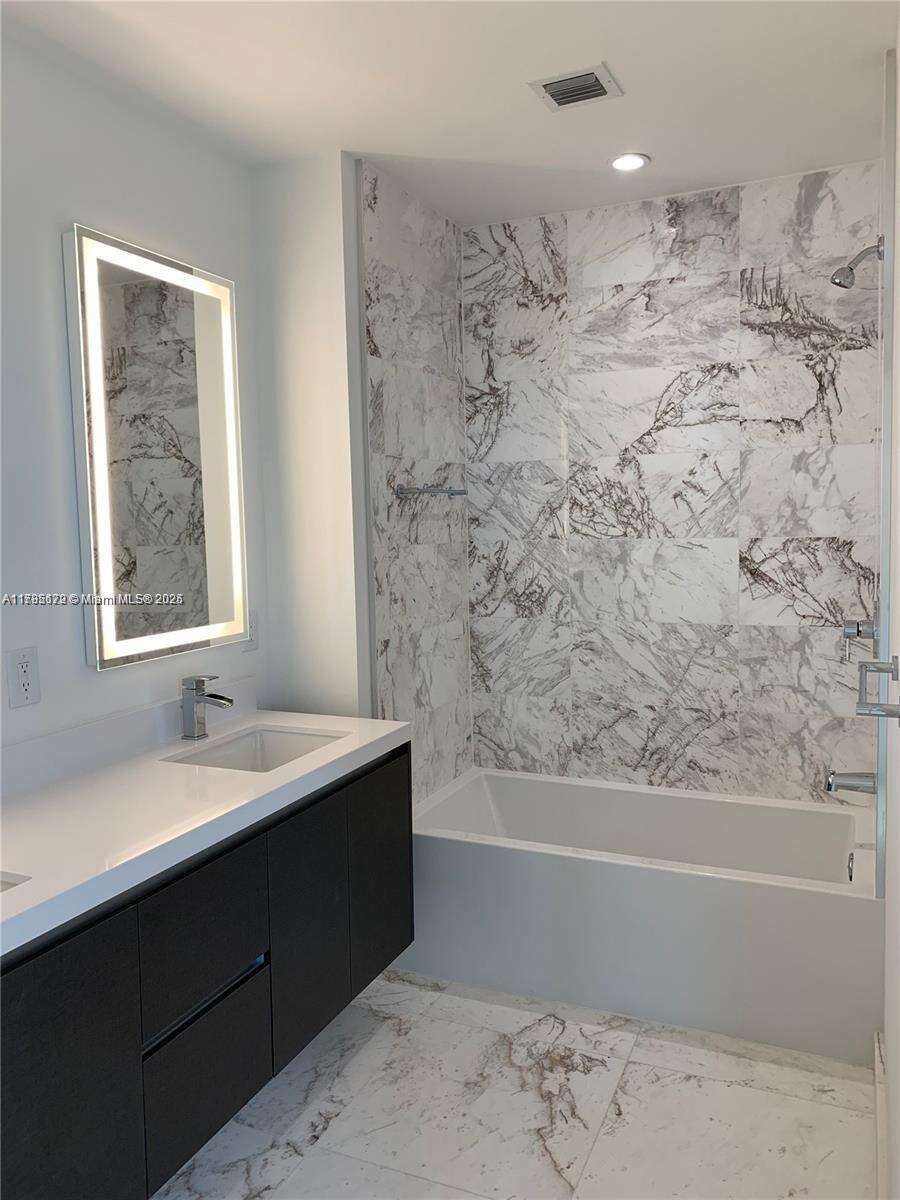 Paramount Miami Worldcenter at 851 1 Ave, Miami, FL 33132 - For Sale photo 18