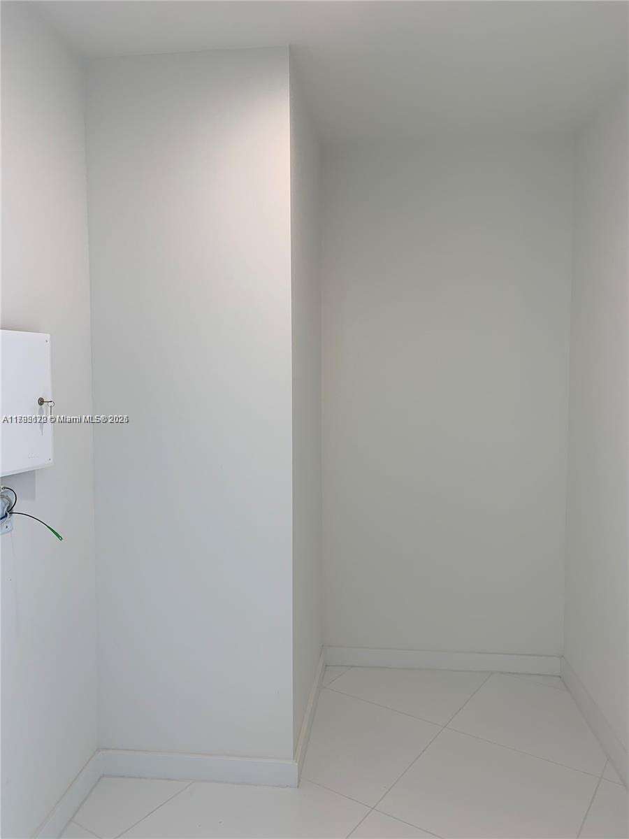 Paramount Miami Worldcenter at 851 1 Ave, Miami, FL 33132 - For Sale photo 20