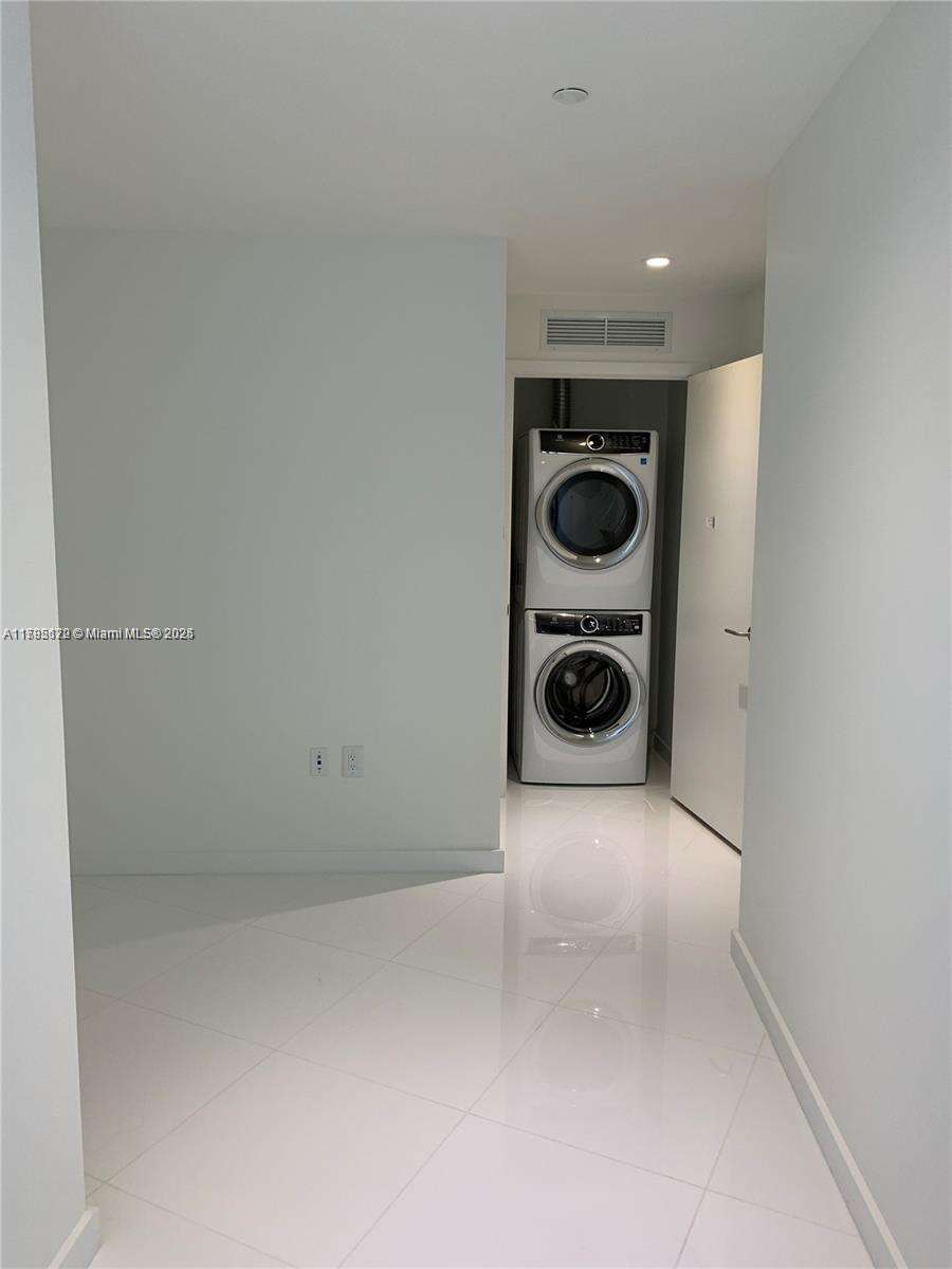 Paramount Miami Worldcenter at 851 1 Ave, Miami, FL 33132 - For Sale photo 21