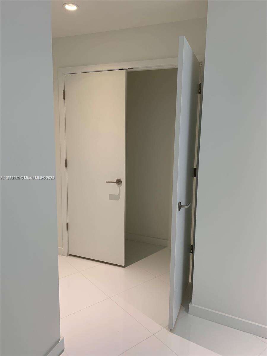 Paramount Miami Worldcenter at 851 1 Ave, Miami, FL 33132 - For Sale photo 22