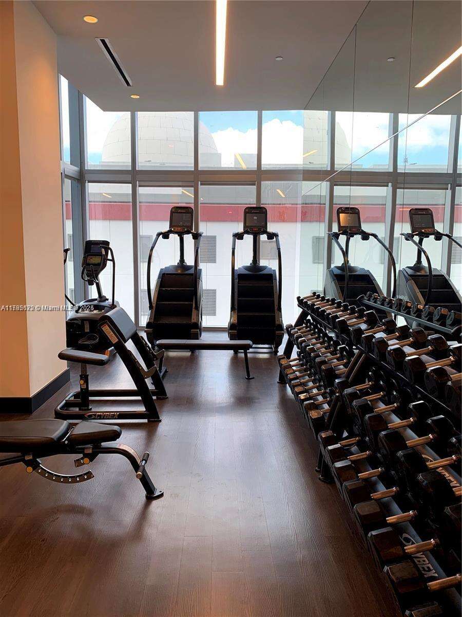 Paramount Miami Worldcenter at 851 1 Ave, Miami, FL 33132 - For Sale photo 29