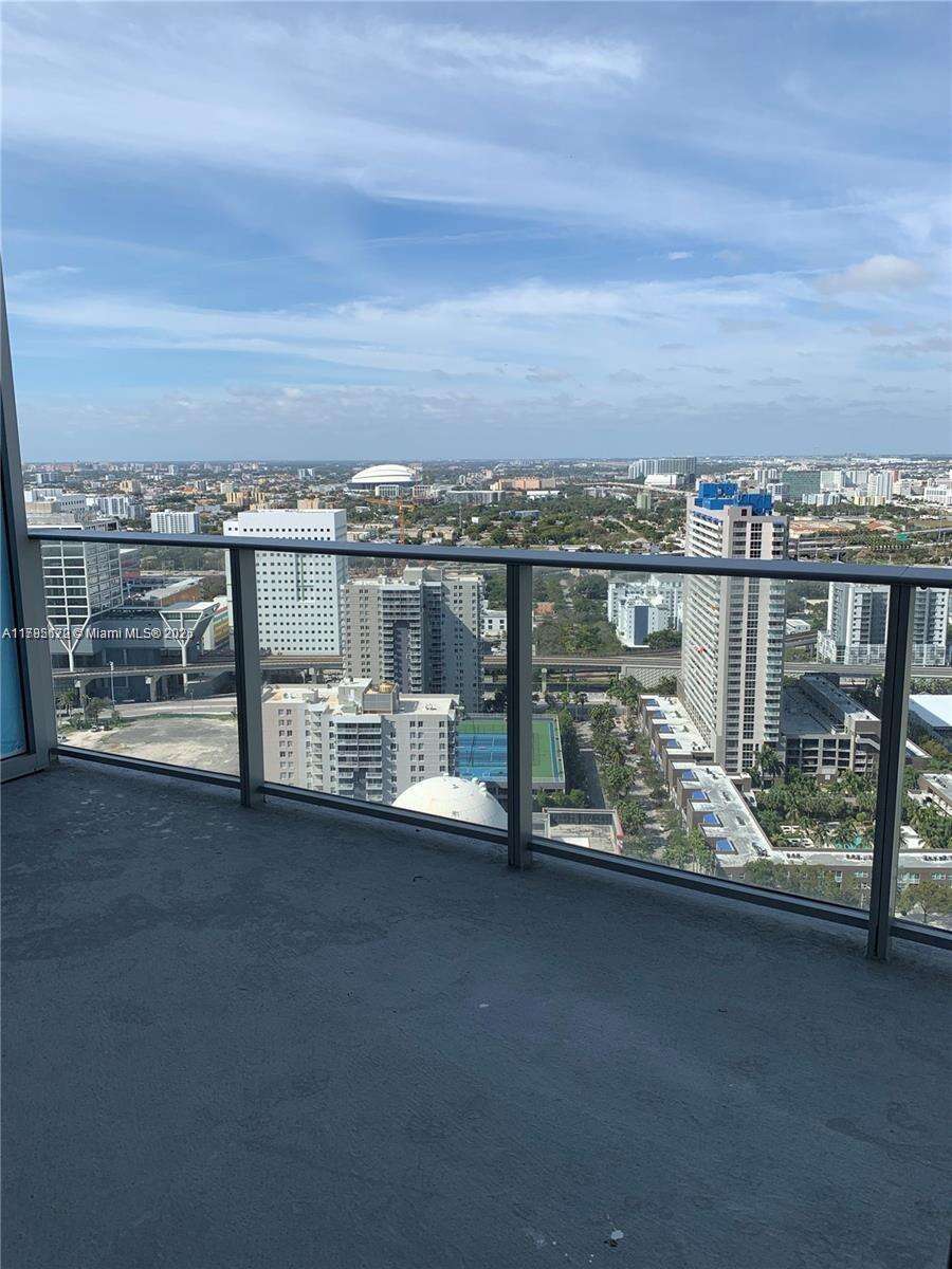 Paramount Miami Worldcenter at 851 1 Ave, Miami, FL 33132 - For Sale photo 4