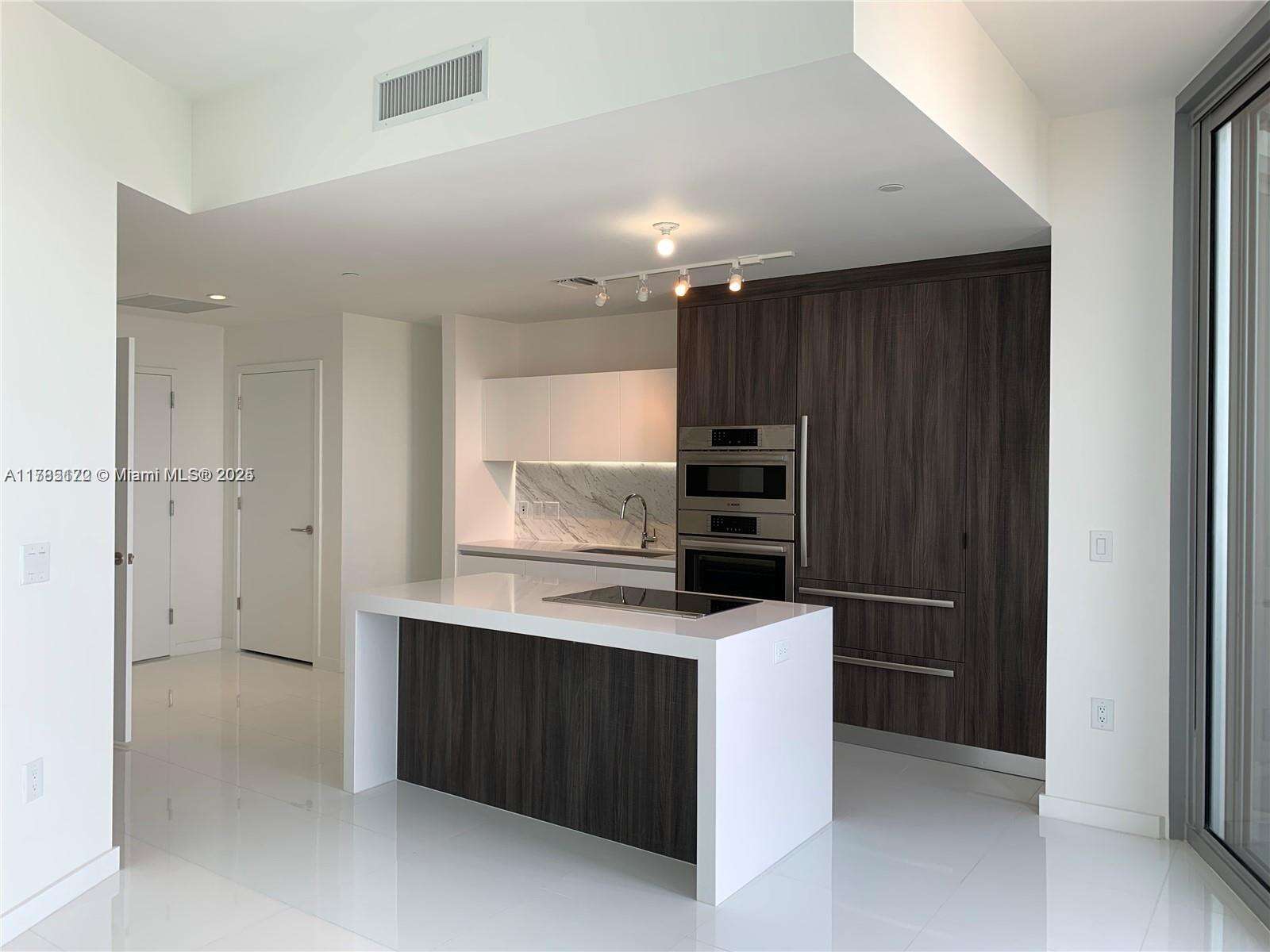 Paramount Miami Worldcenter at 851 1 Ave, Miami, FL 33132 - For Sale photo 8