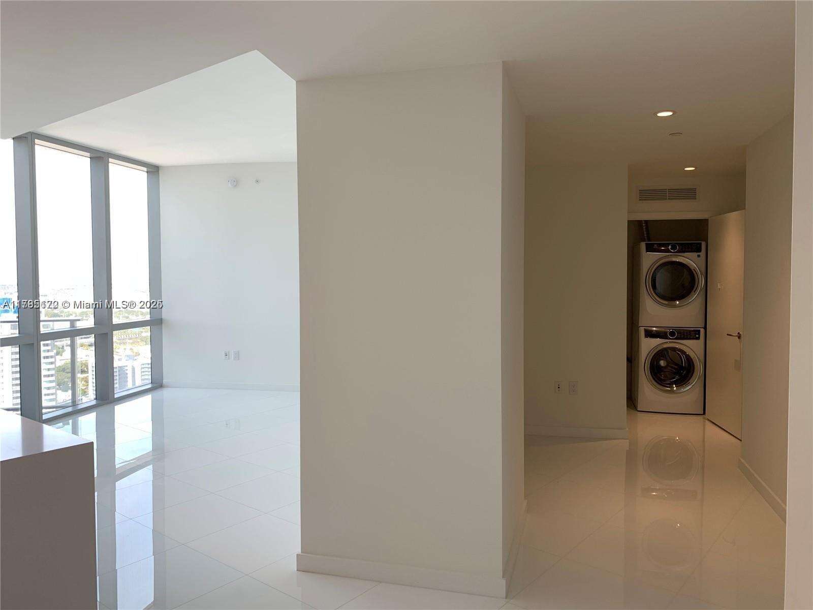Paramount Miami Worldcenter at 851 1 Ave, Miami, FL 33132 - For Sale photo 10