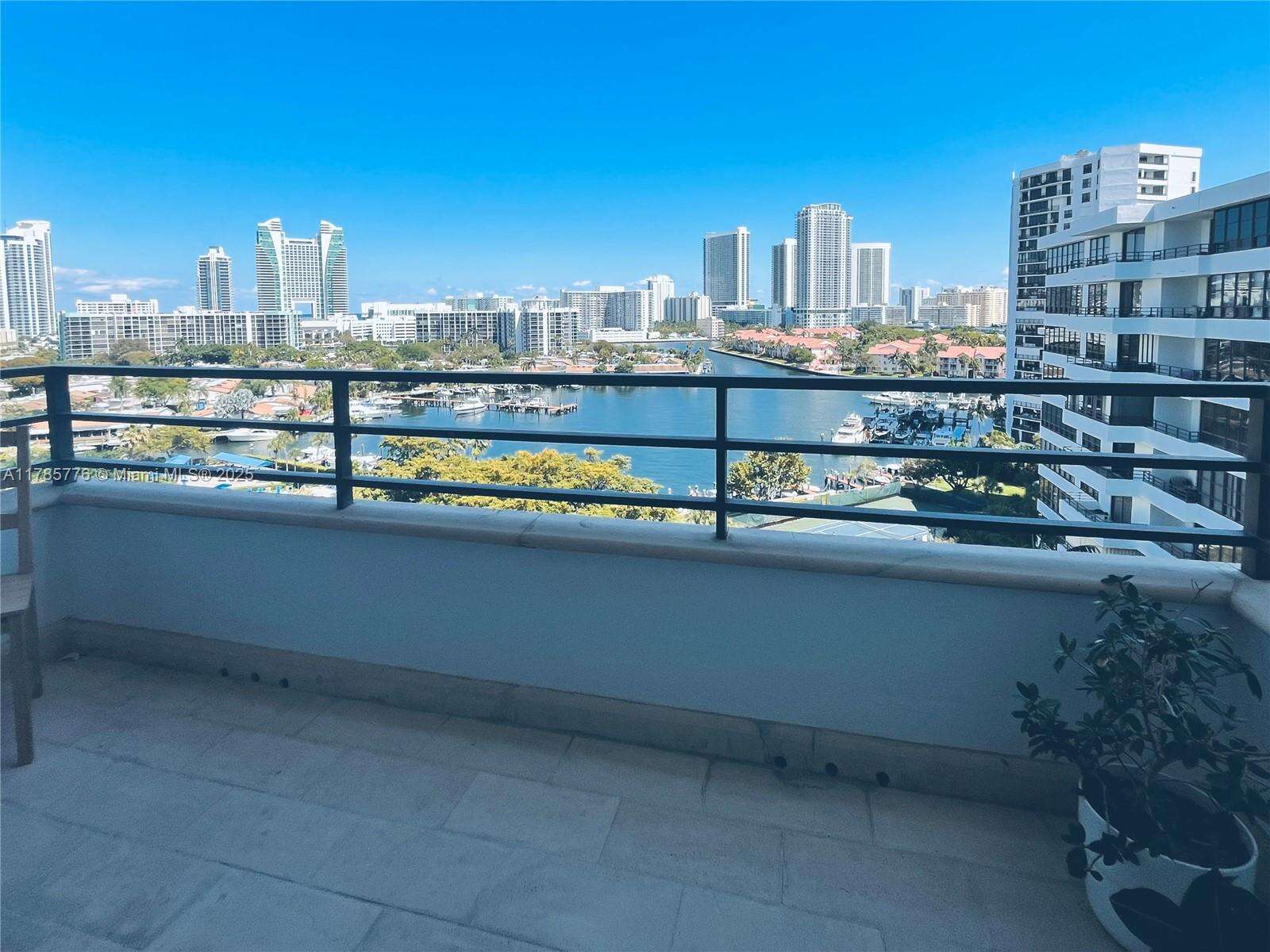 The Olympus Condo Phase A Condos for Sale & Rent | Picture 1