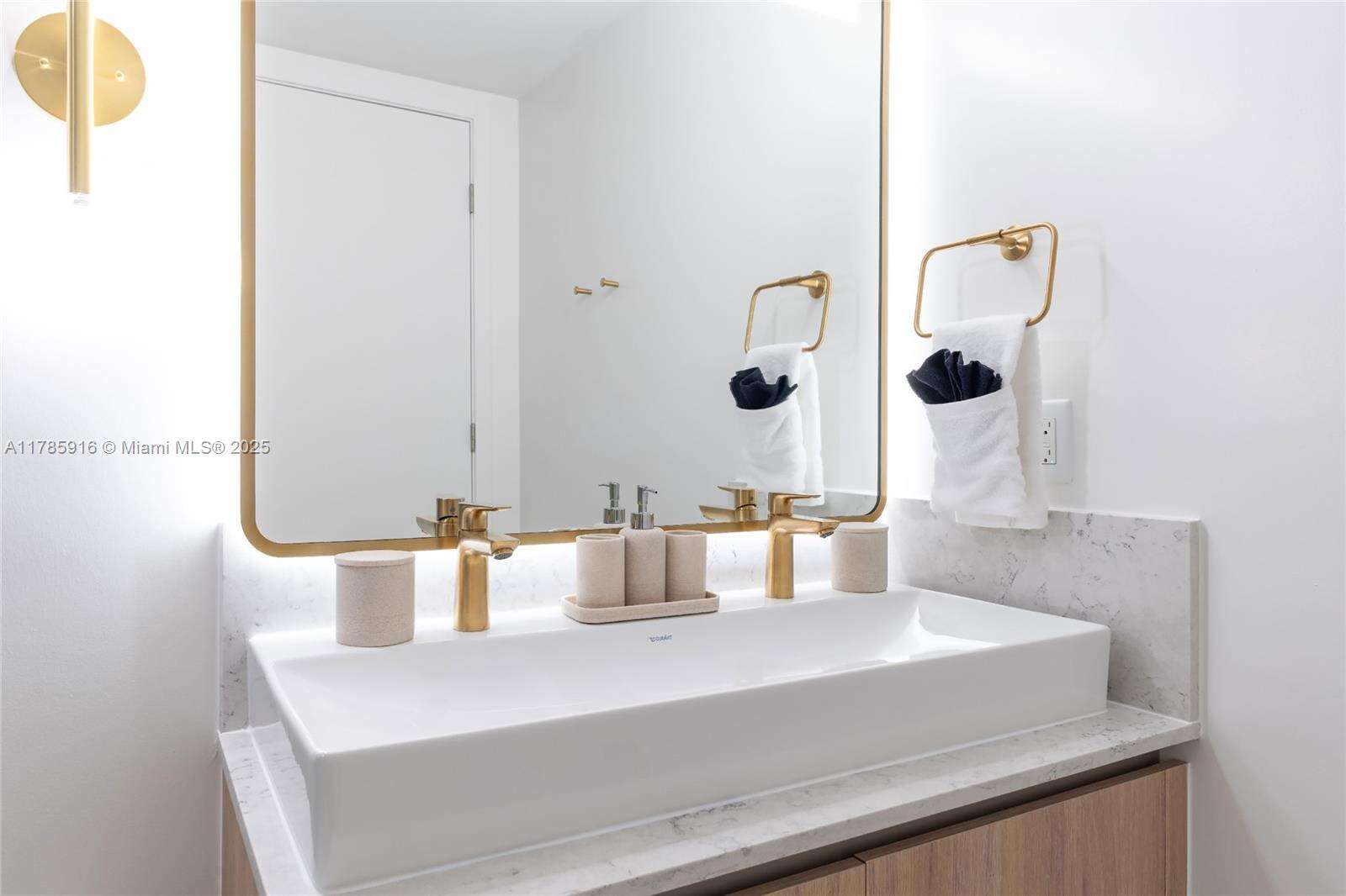 159 NE 6TH STREET - 159 6th St, Miami, FL 33132 | Picture 45