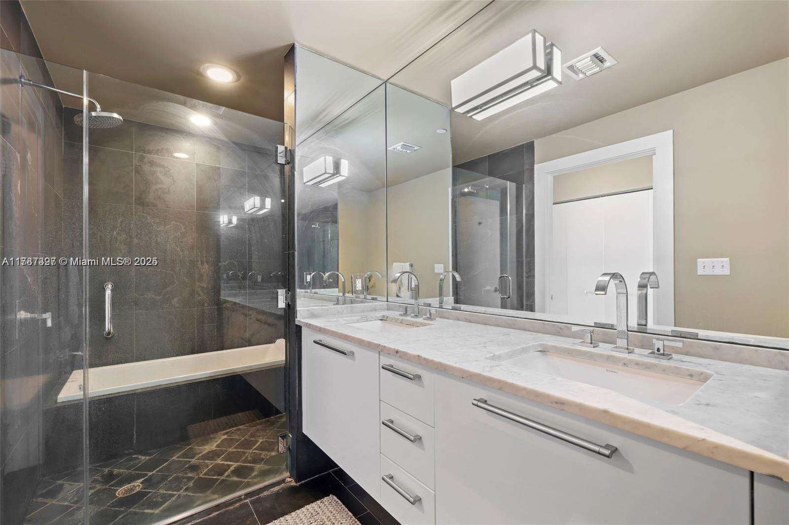 900 Biscayne at 900 Biscayne Blvd, Miami, FL 33132 - For Sale photo 17