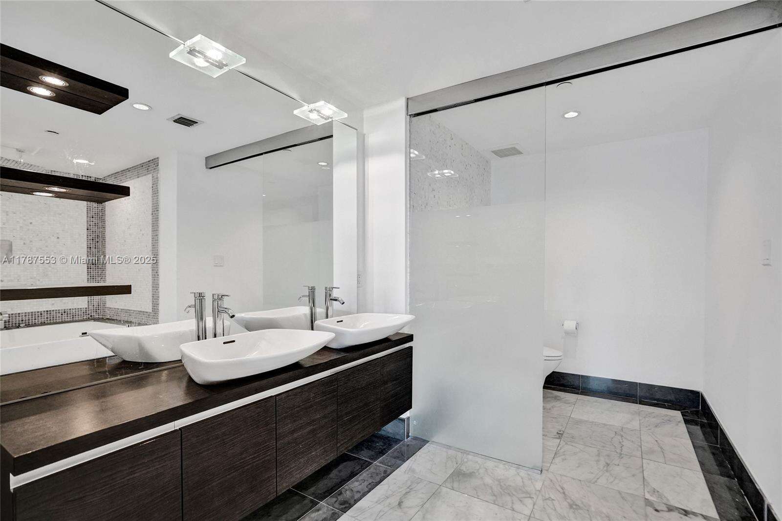 Epic Residences at 200 Biscayne Blvd Way, Miami, FL 33131 - For Sale photo 17