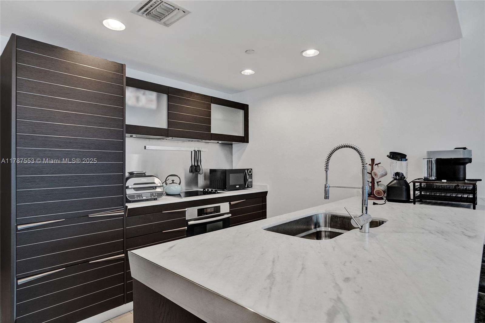 Epic Residences at 200 Biscayne Blvd Way, Miami, FL 33131 - For Sale photo 6