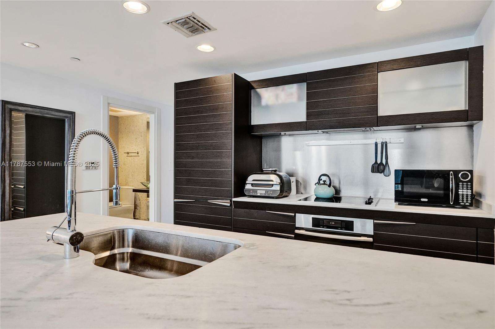 Epic Residences at 200 Biscayne Blvd Way, Miami, FL 33131 - For Sale photo 7
