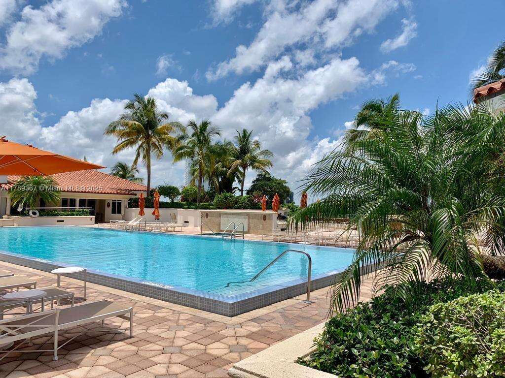Turnberry Village North at 20000 Country Club Dr, Aventura, FL 33180 - For Sale photo 11
