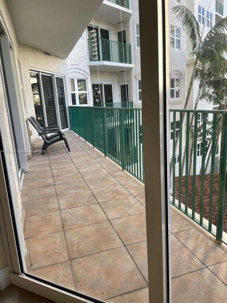 Turnberry Village North at 20000 Country Club Dr, Aventura, FL 33180 - For Sale photo 8
