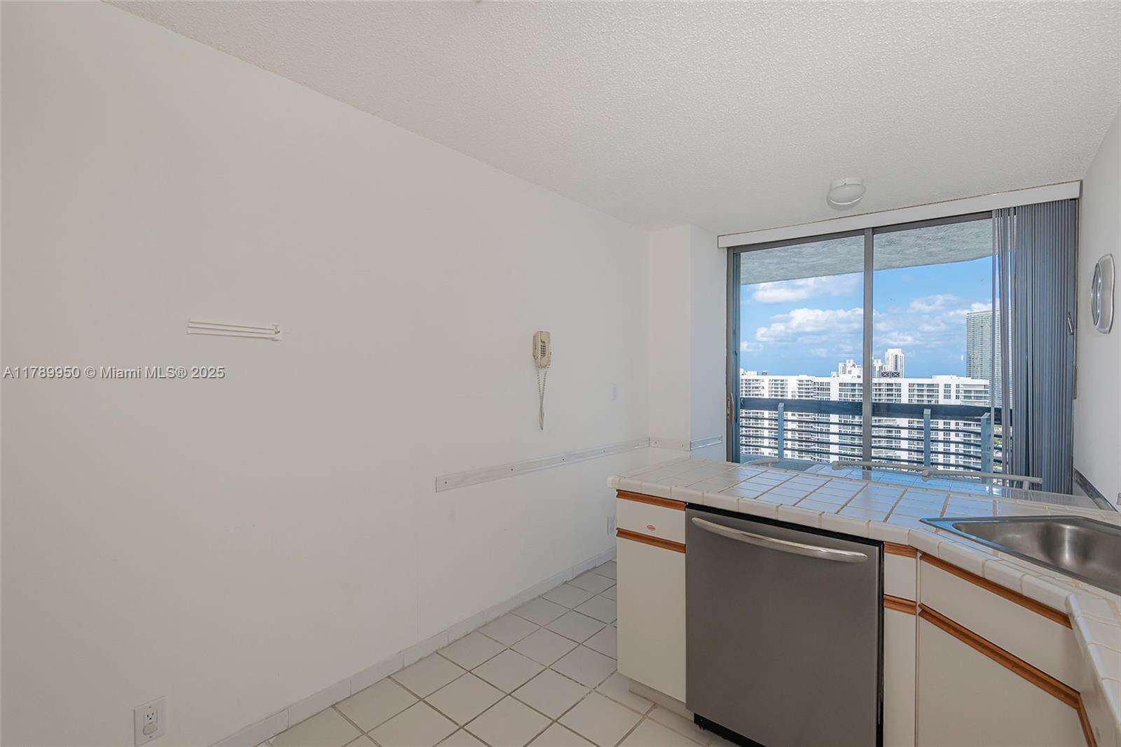 Mystic Pointe Tower 500 at 3530 Mystic Pointe Dr, Aventura, FL 33180 - For Sale photo 11