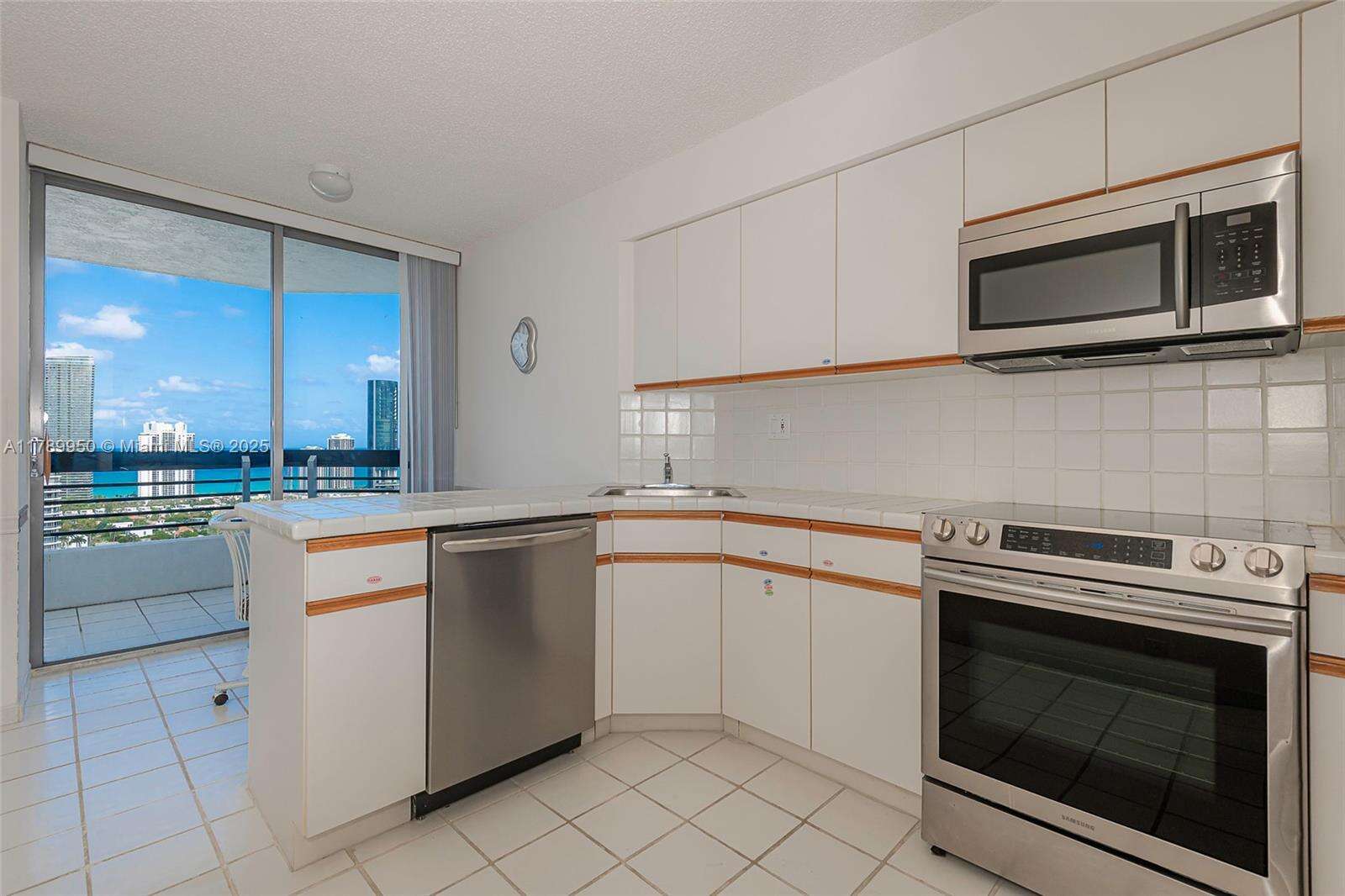 Mystic Pointe Tower 500 at 3530 Mystic Pointe Dr, Aventura, FL 33180 - For Sale photo 10