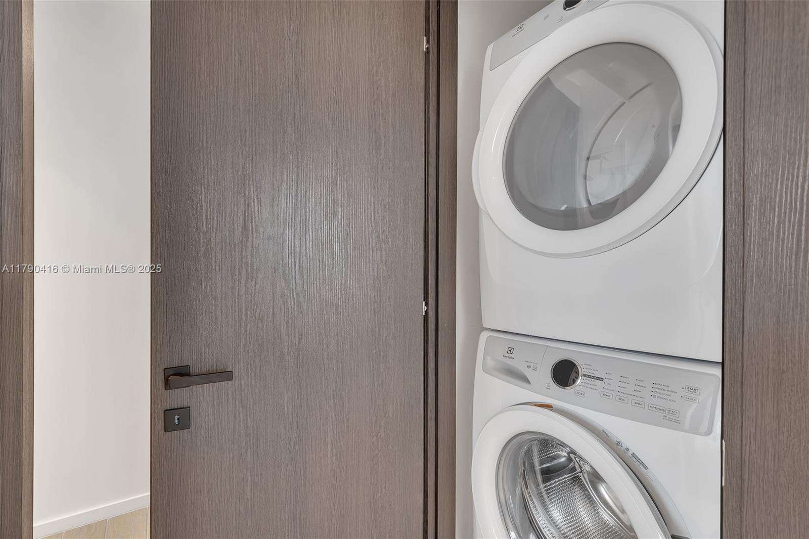 398 NE 5TH STREET - 398 5th St, Miami, FL 33132 | Picture 14