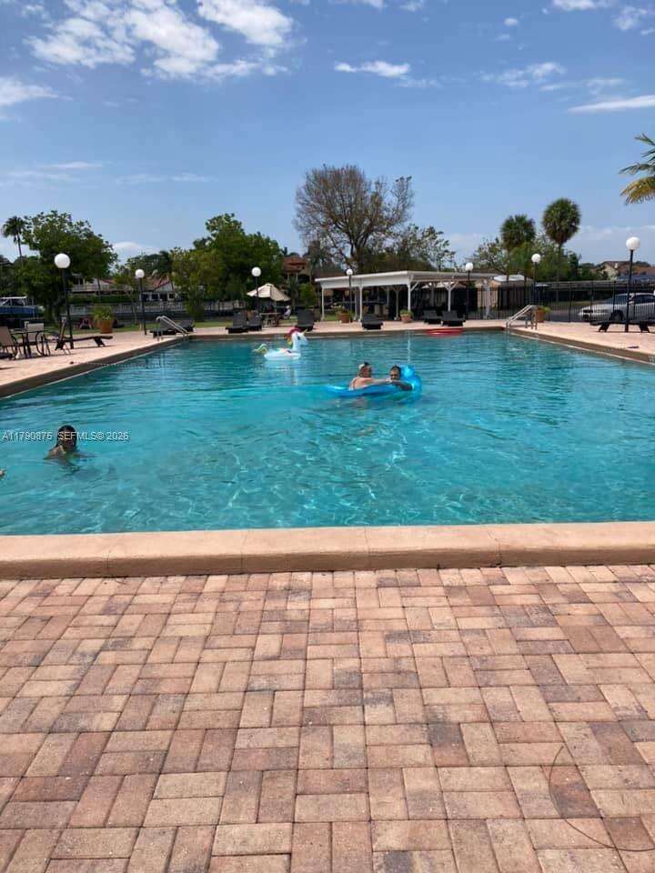 Desoto Park Condos for Sale & Rent | Picture 1