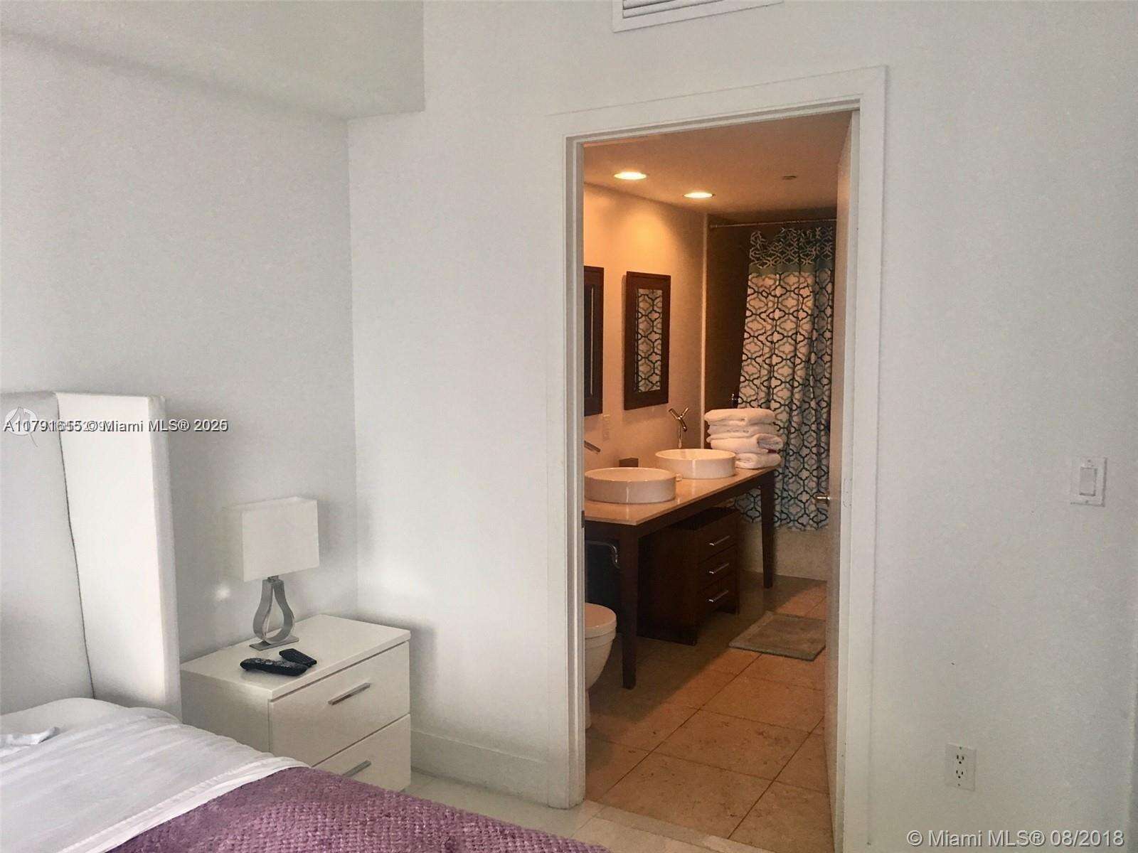 Icon Brickell 3 at 485 Brickell Ave, Miami, FL 33131 - For Sale photo 5