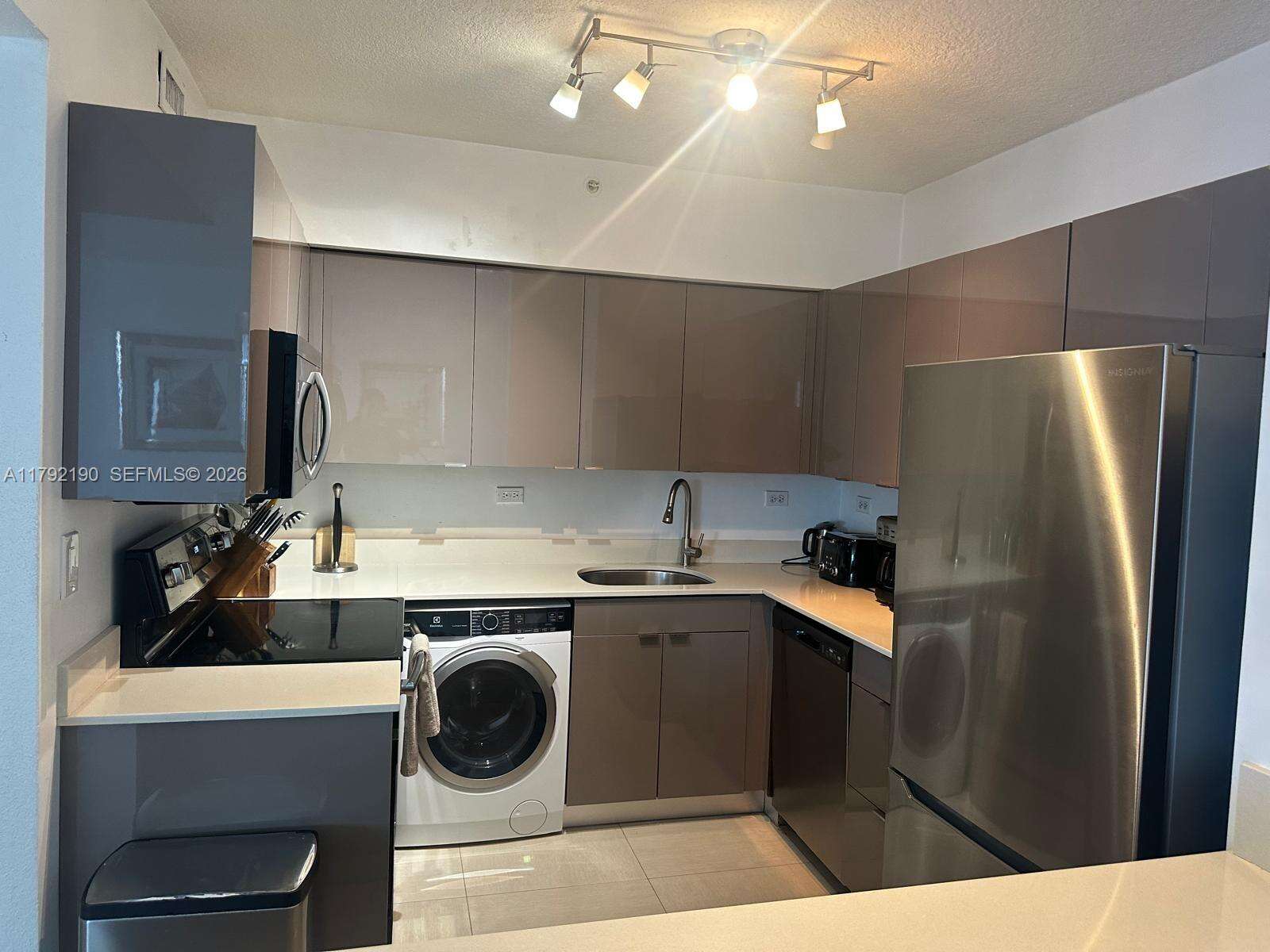Flamingo South Beach at 1500 Bay Rd, Miami Beach, FL 33139 - For Sale photo 8