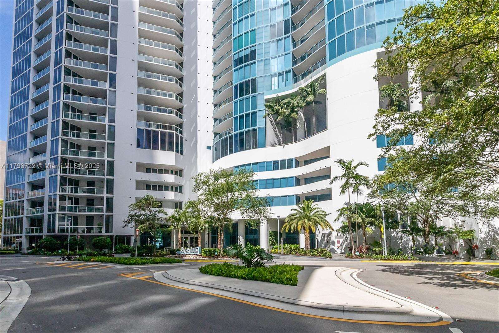 Las Olas River House at 333 Las Olas Way, Fort Lauderdale, FL 33301 - For Sale photo 2