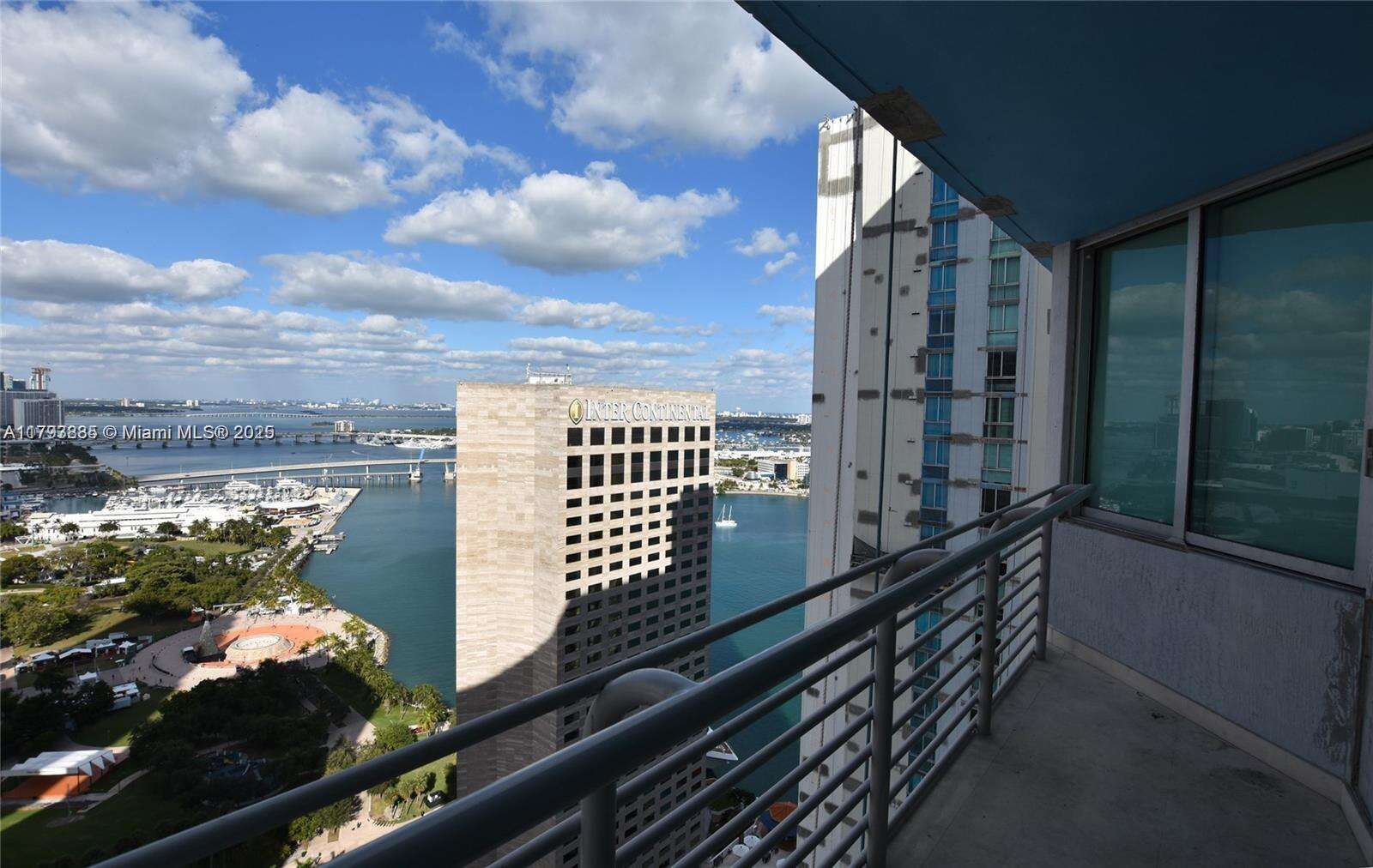 One Miami West at 325 Biscayne Blvd, Miami, FL 33131 - For Sale photo 1