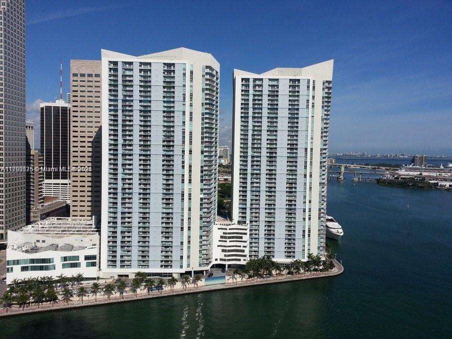 One Miami West at 325 Biscayne Blvd, Miami, FL 33131 - For Sale photo 2