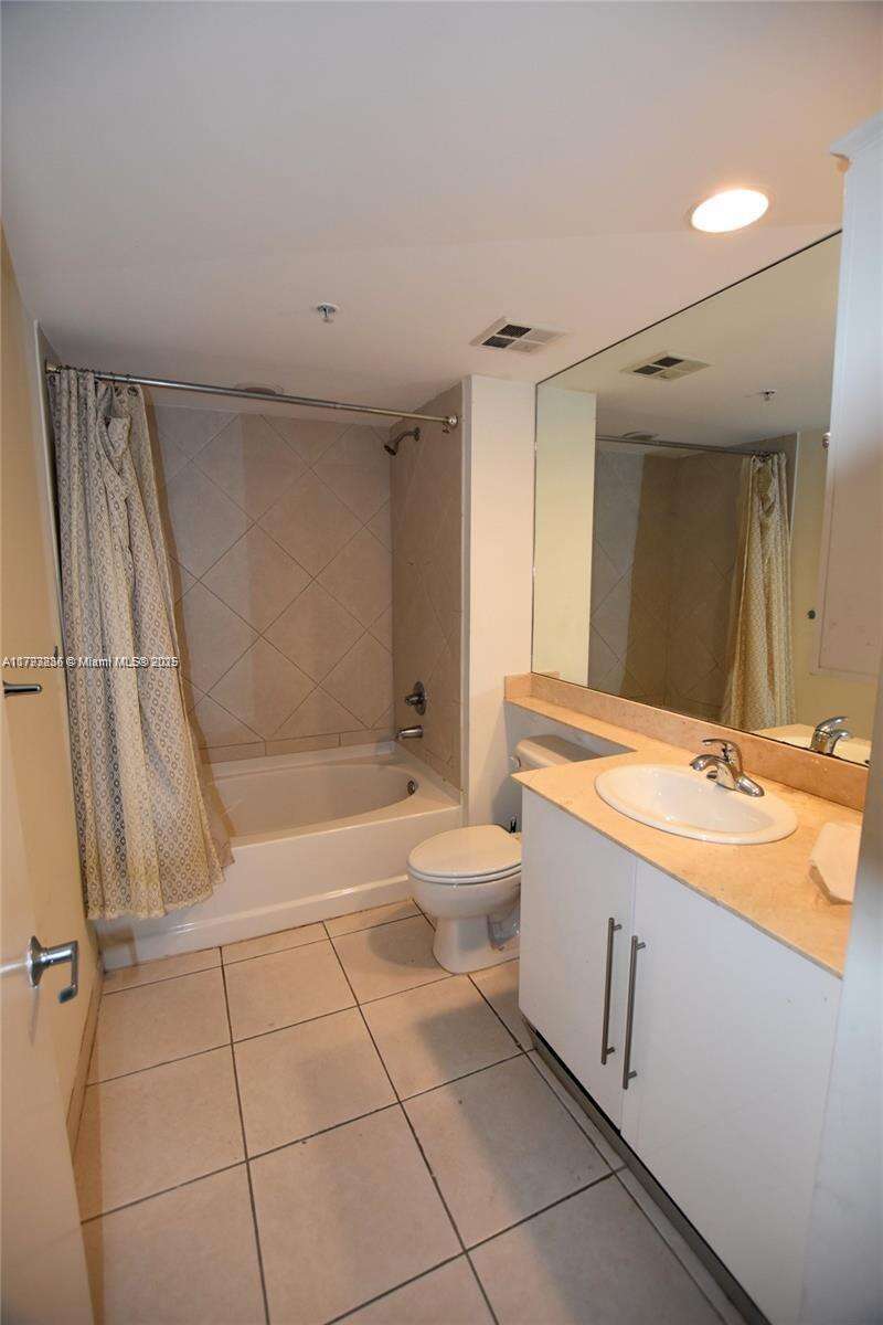 One Miami West at 325 Biscayne Blvd, Miami, FL 33131 - For Sale photo 11