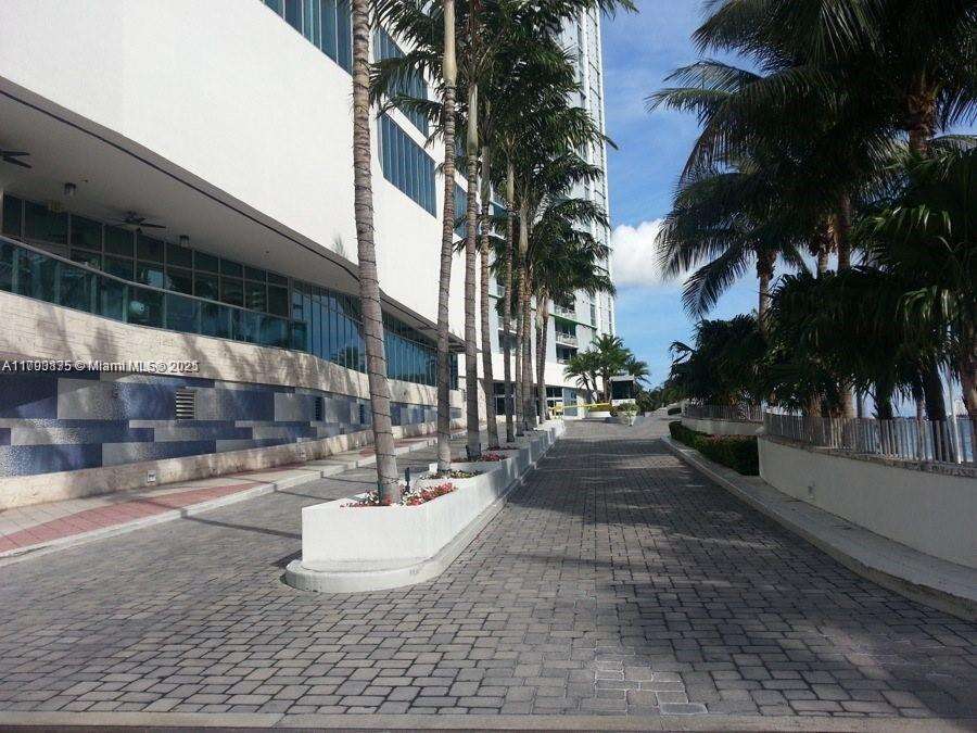 One Miami West at 325 Biscayne Blvd, Miami, FL 33131 - For Sale photo 3