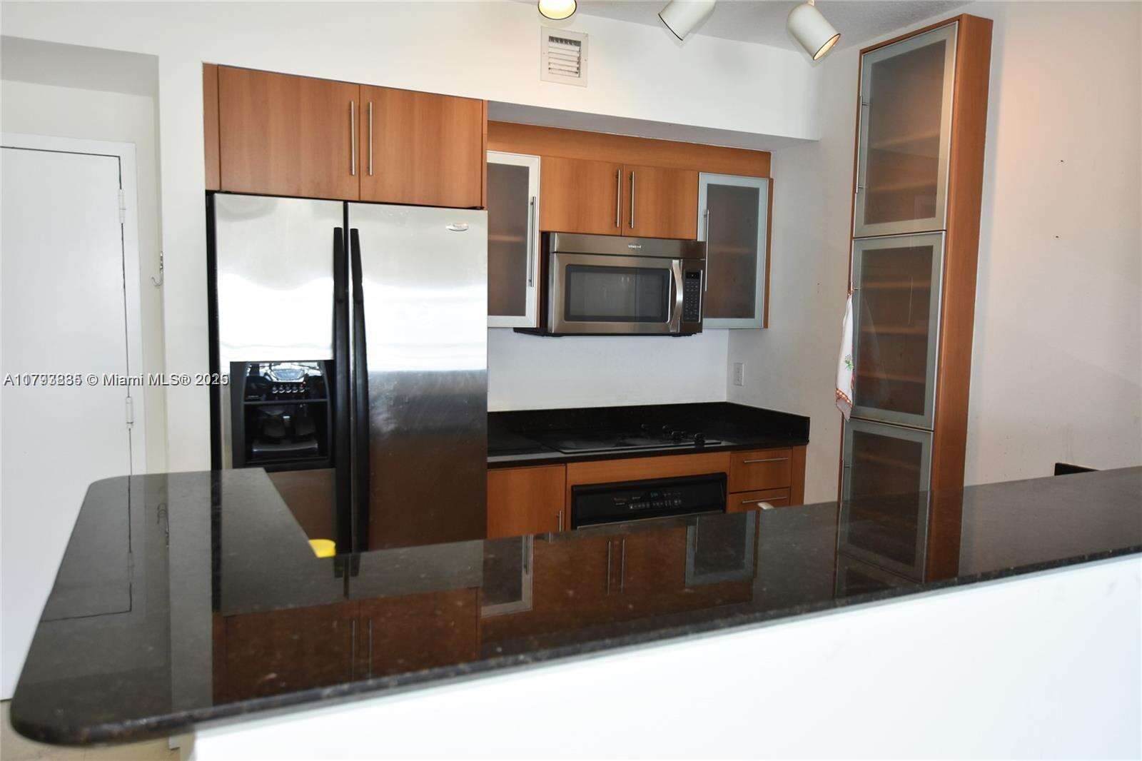 One Miami West at 325 Biscayne Blvd, Miami, FL 33131 - For Sale photo 6