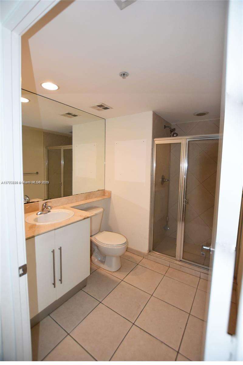 One Miami West at 325 Biscayne Blvd, Miami, FL 33131 - For Sale photo 9