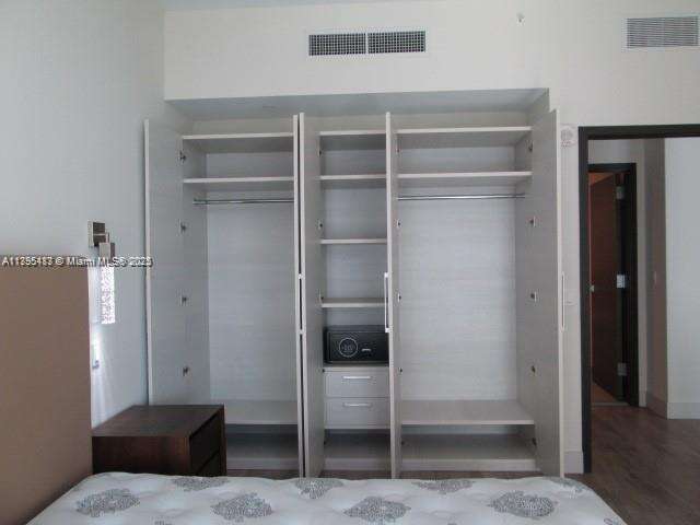 Hollywood, FL 33019 - For Sale photo 13