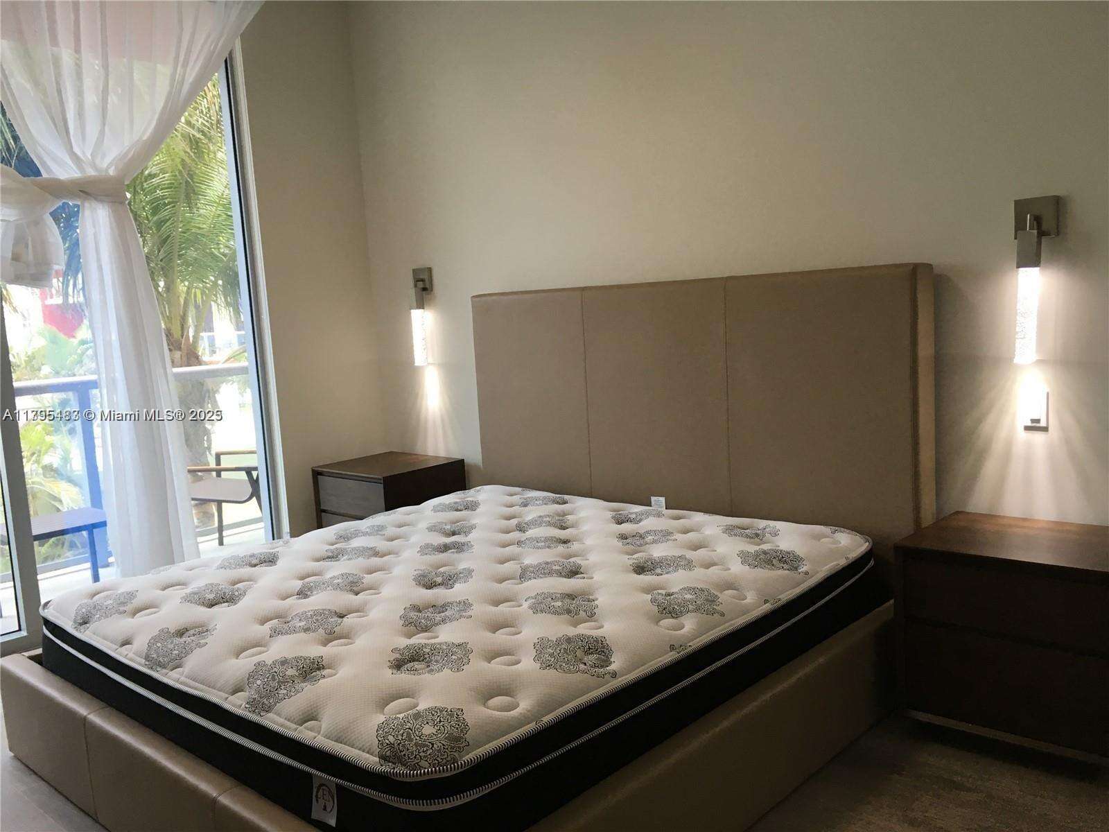 Hollywood, FL 33019 - For Sale photo 9
