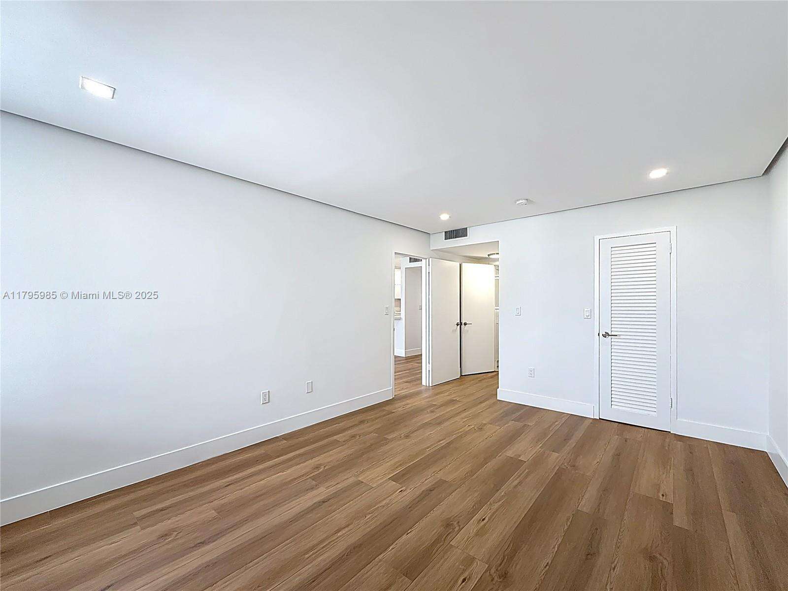 Triton Tower at 2899 Collins Ave, Miami Beach, FL 33140 - For Sale photo 22