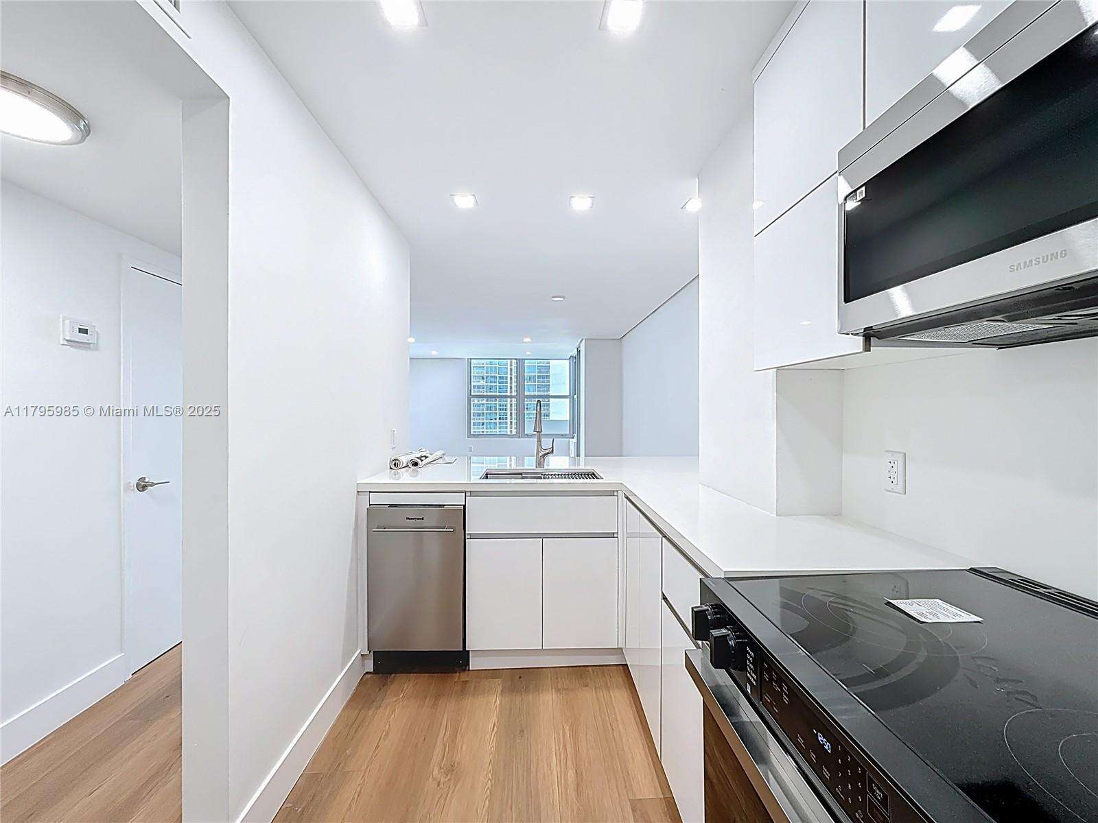 Triton Tower at 2899 Collins Ave, Miami Beach, FL 33140 - For Sale photo 9
