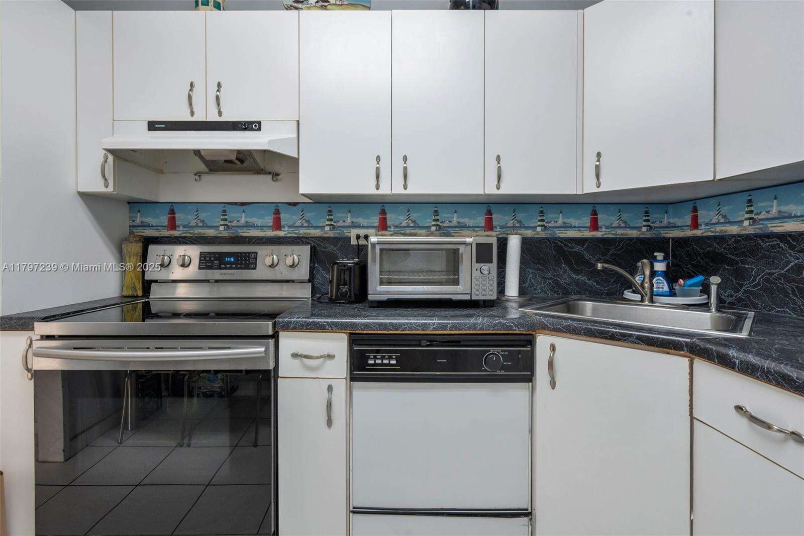 The Pavilion at 5601 Collins Ave, Miami Beach, FL 33140 - For Sale photo 20
