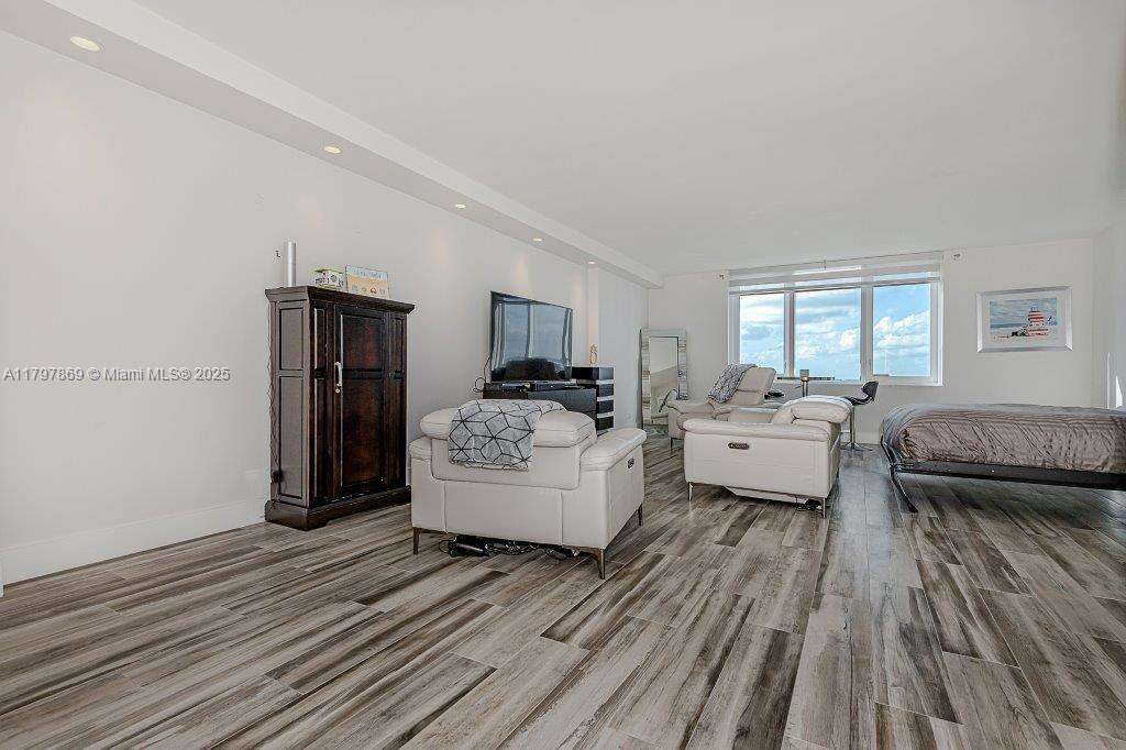 Roney Palace at 2301 Collins Ave, Miami Beach, FL 33139 - For Sale photo 4