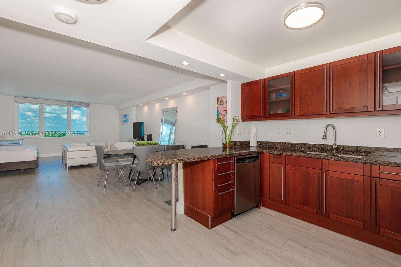 Roney Palace at 2301 Collins Ave, Miami Beach, FL 33139 - For Sale photo 20