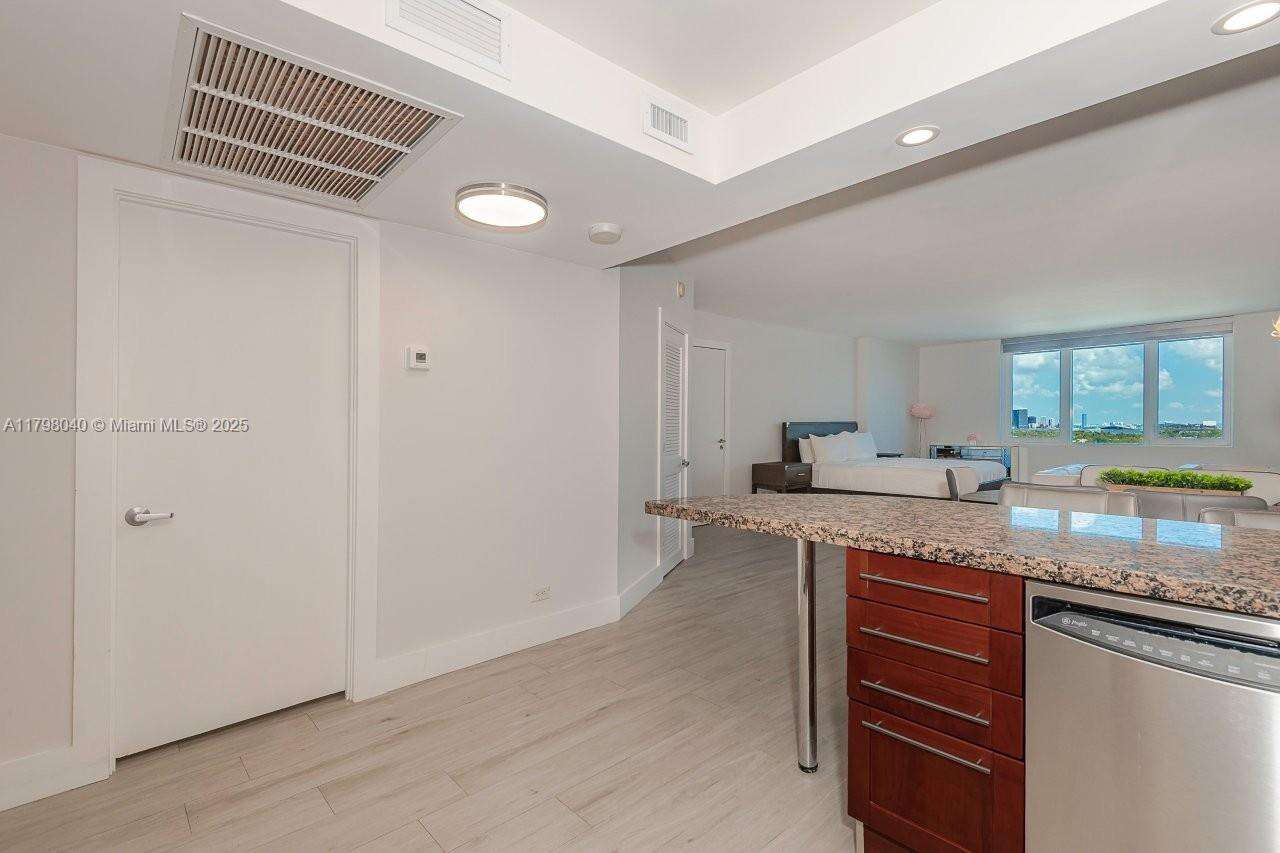 Roney Palace at 2301 Collins Ave, Miami Beach, FL 33139 - For Sale photo 21