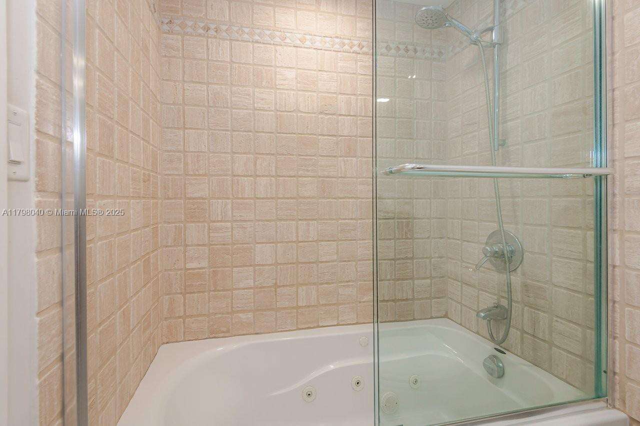 Roney Palace at 2301 Collins Ave, Miami Beach, FL 33139 - For Sale photo 24