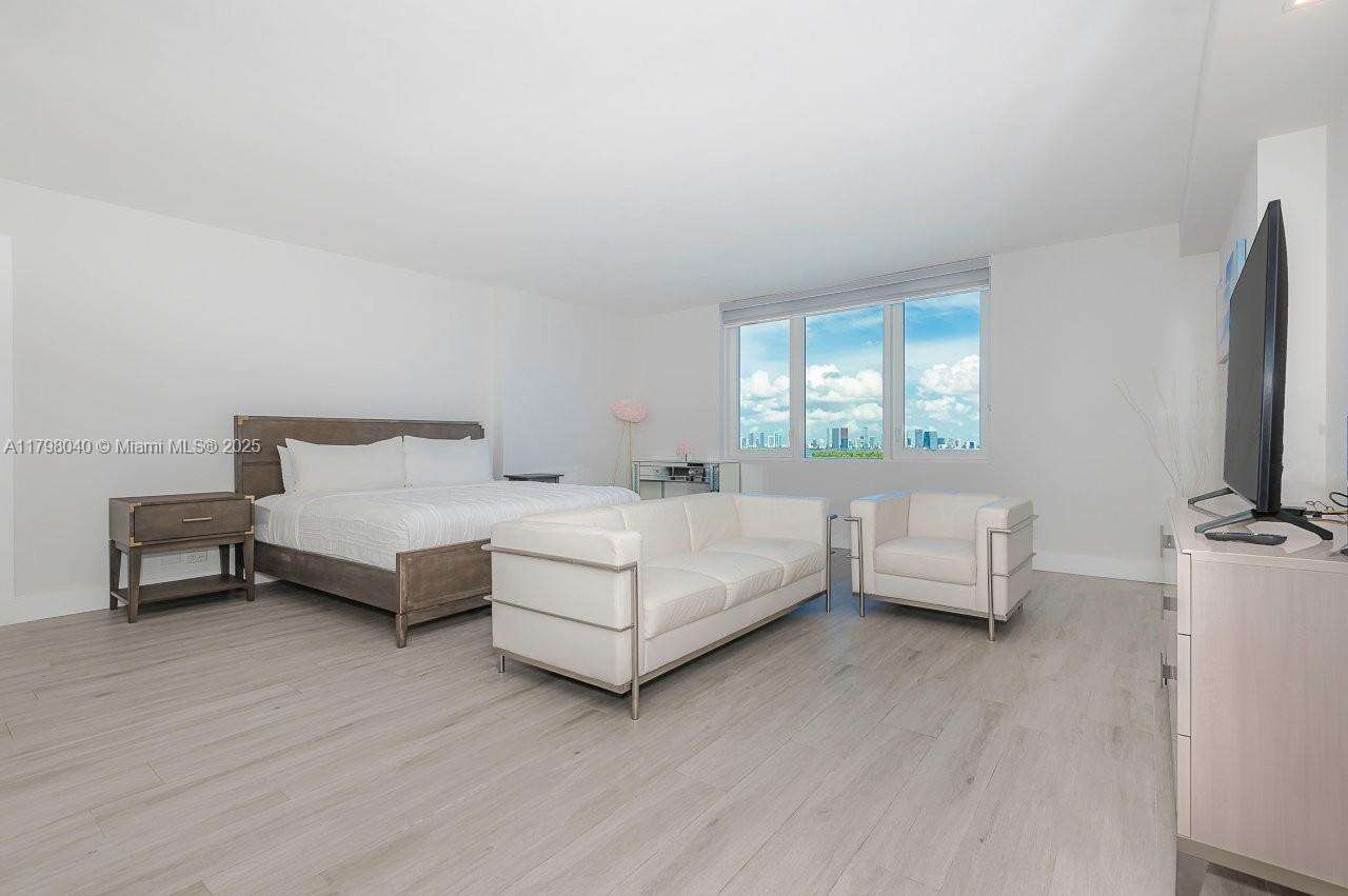Roney Palace at 2301 Collins Ave, Miami Beach, FL 33139 - For Sale photo 4